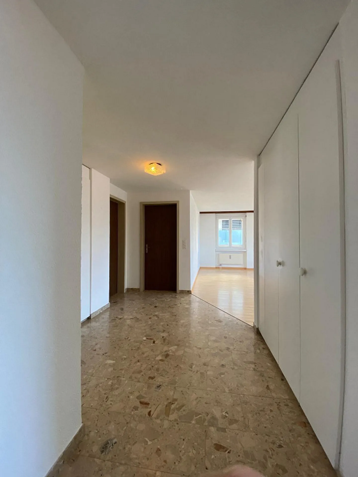 Appartement lumineux de 4,5 pièces au 1er étage - central, adapté aux enfants, beaucoup de lumière - Photo 2 sur 9