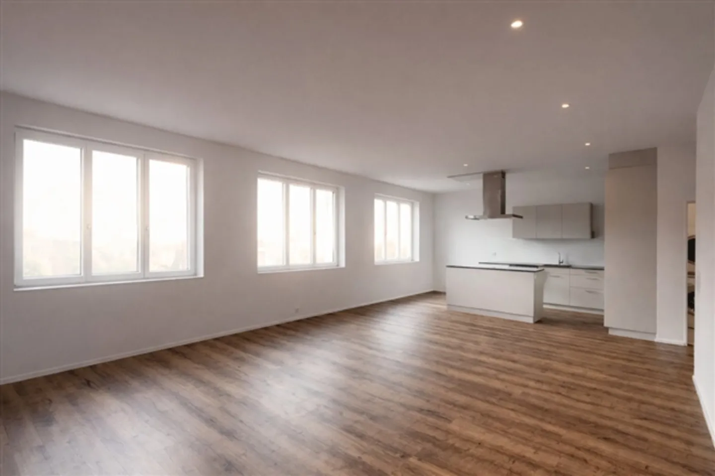 Modernes Erdgeschoss-Apartment - Foto 1 von 8