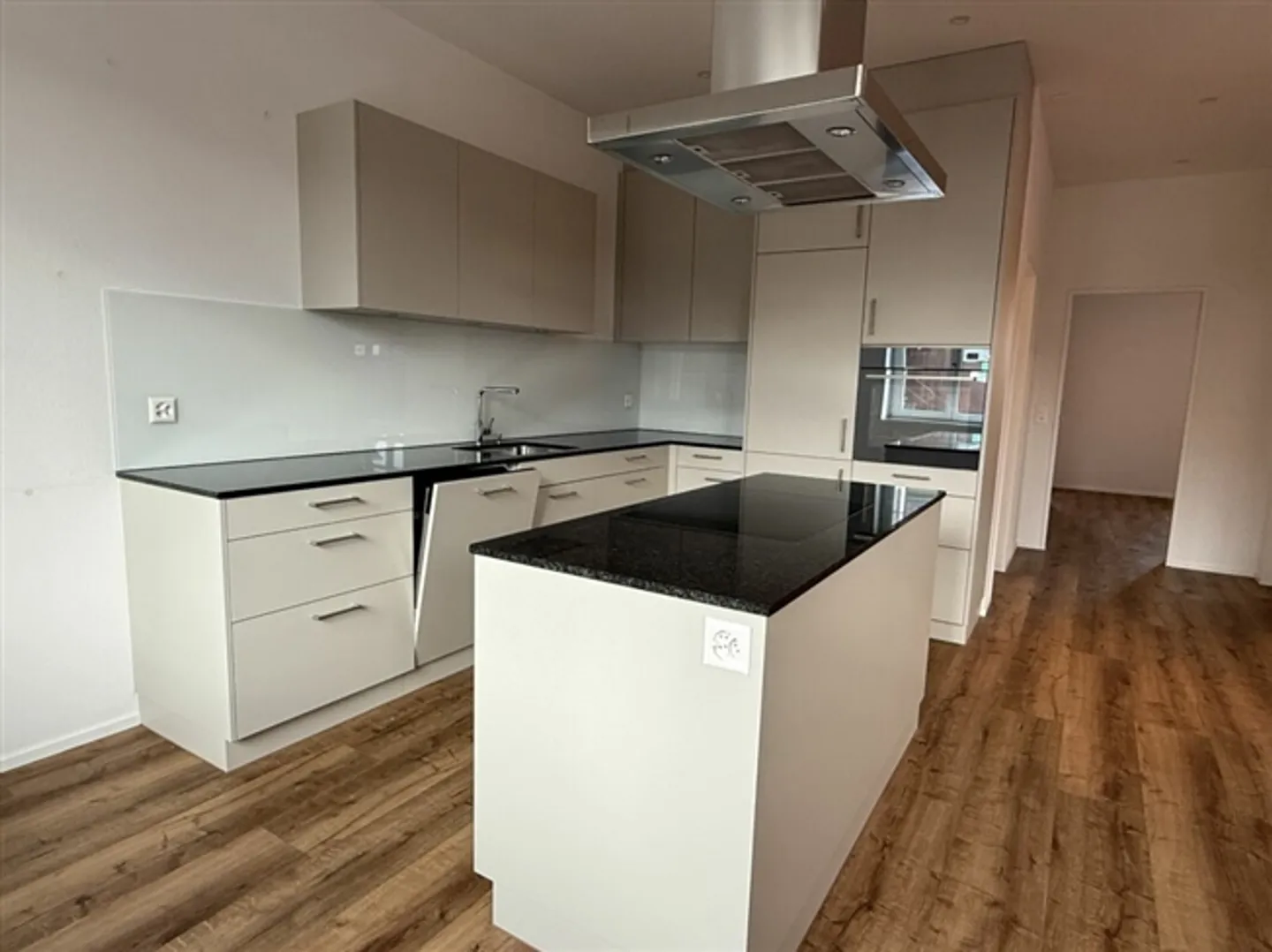 Modernes Erdgeschoss-Apartment - Foto 2 von 8