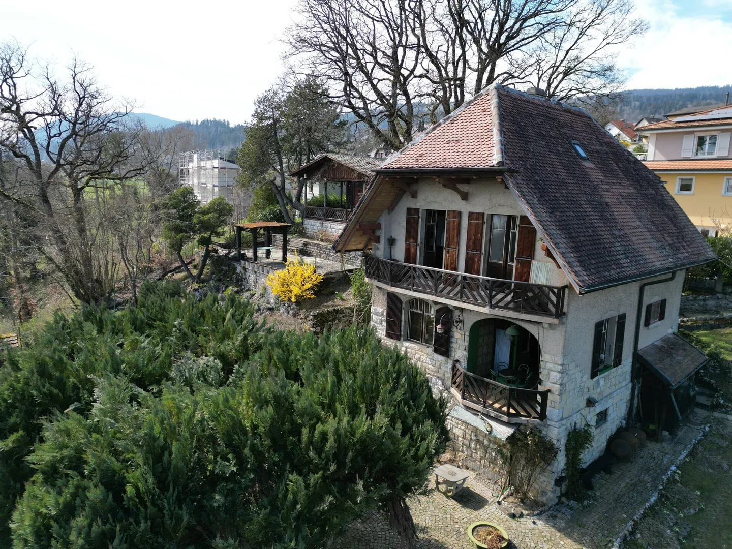 Montmollin, proprietà affascinante con vista sul lago e annessi - Foto 18 di 20