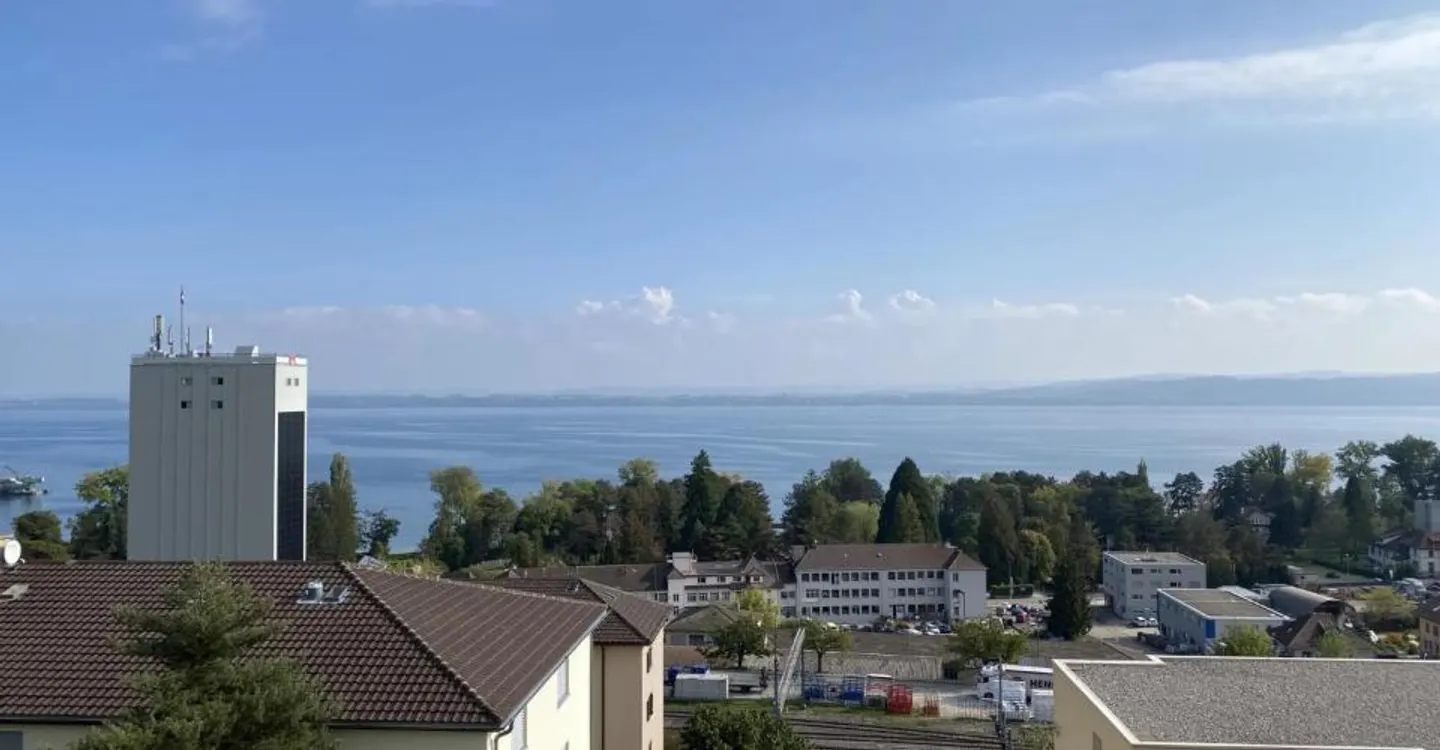 Appartement lumineux 2,5 pièces avec vue sur le lac - Photo 1 sur 4