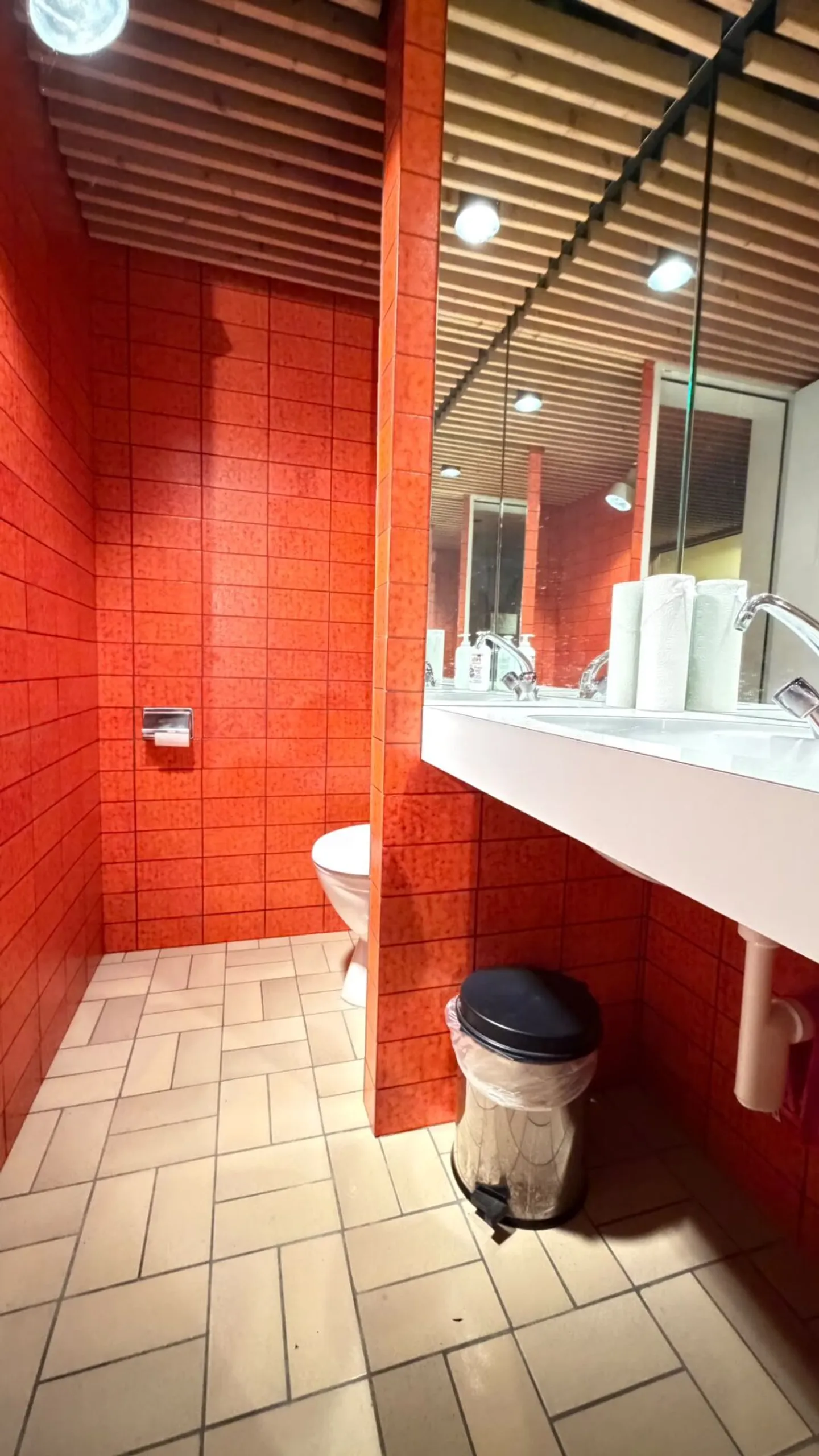 4.5-Room Apartment, Terrace, 2 Bathrooms, Garage Box, Sauna, Fitness & Party Room - Photo 24 of 28