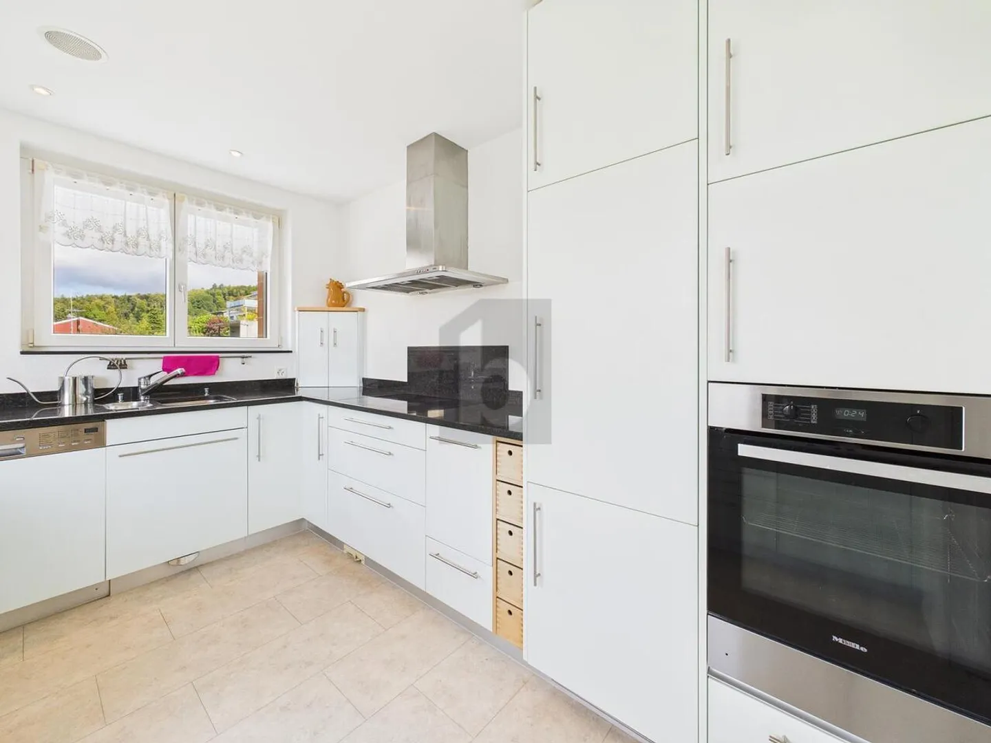 SPAZIOSO & ARREDATO - IDEALE PER DIPLOMATICI - Foto 5 di 6