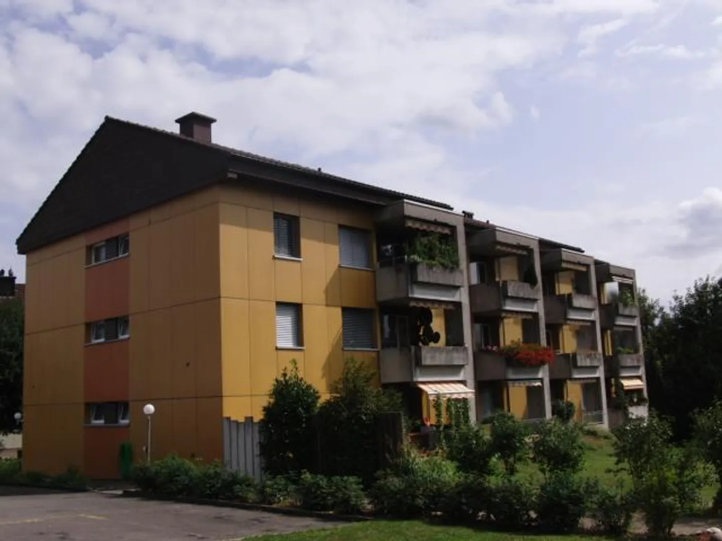 Appartement lumineux et convivial de 3,5 pièces avec vue sur la verdure à Villnachern ! - Photo 1 sur 6