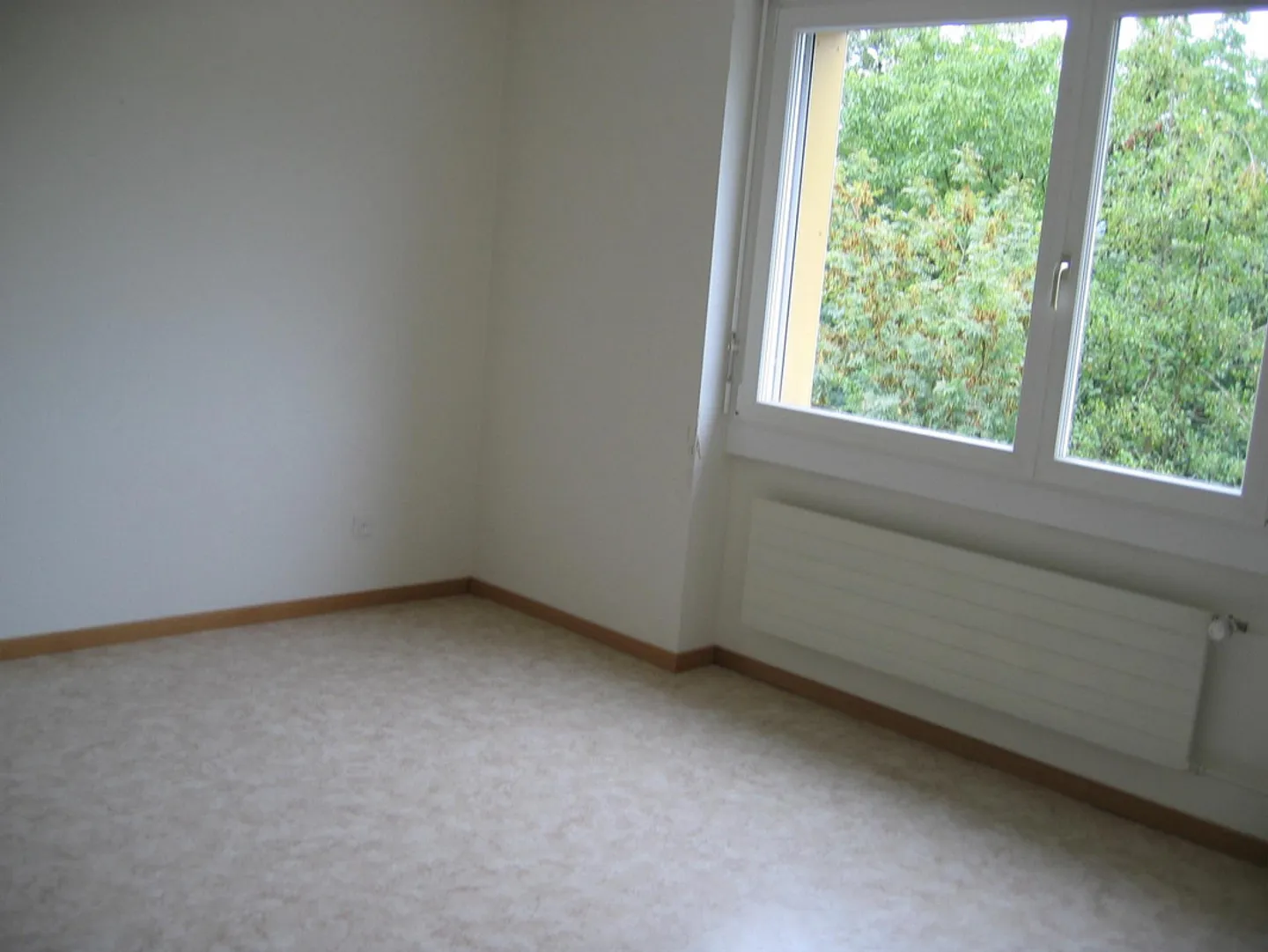Appartement lumineux et convivial de 3,5 pièces avec vue sur la verdure à Villnachern ! - Photo 5 sur 6
