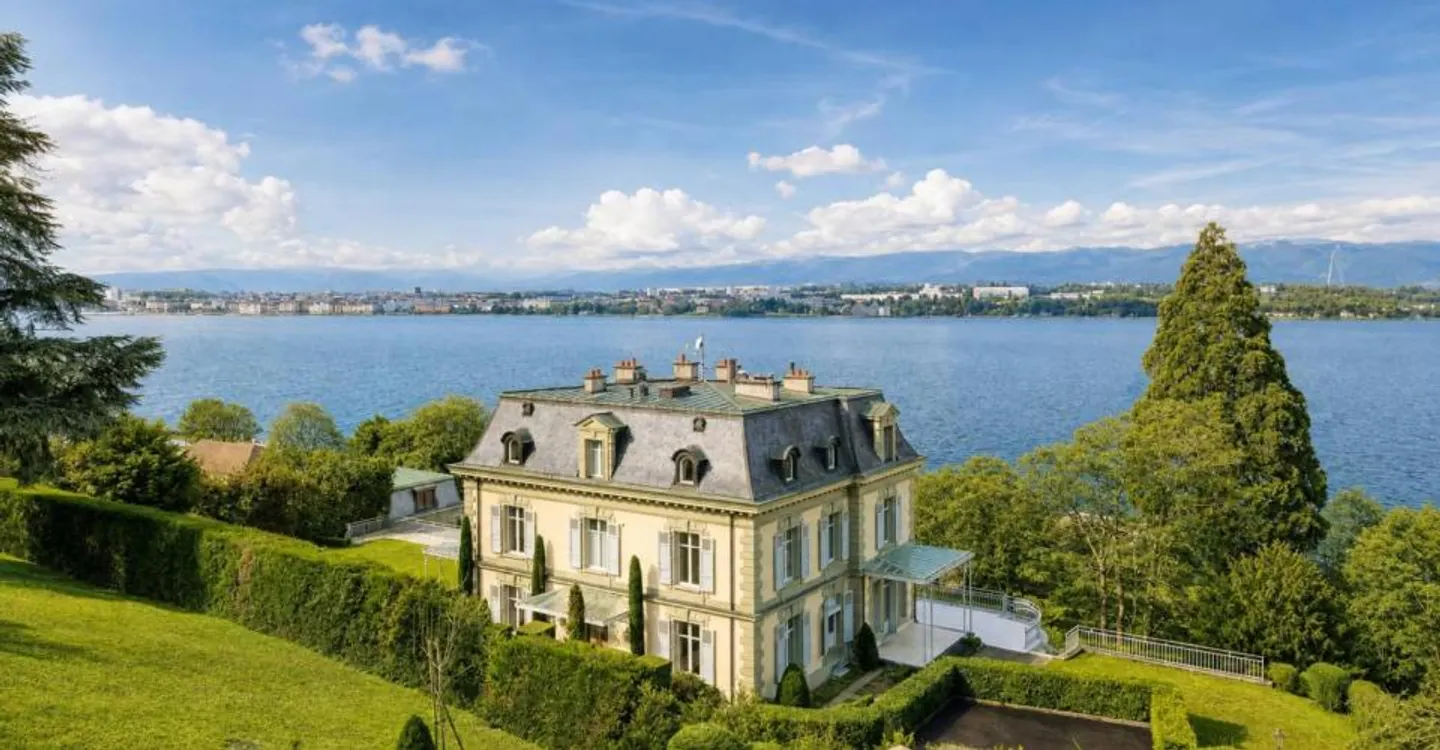 Magnificent apartment with terrace overlooking the lake - Photo 8 of 10