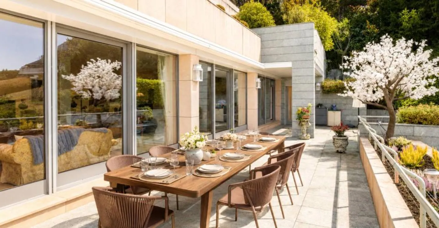 Magnificent apartment with terrace overlooking the lake - Photo 9 of 10