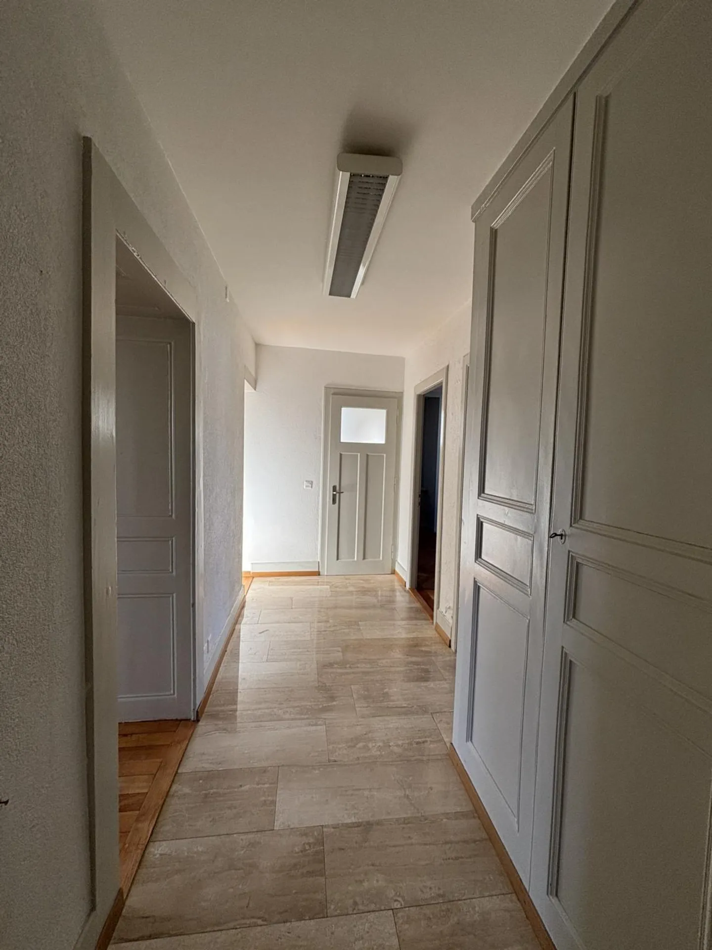 Uffici luminosi con 3 stanze nel cuore di La Chaux-de-Fonds - Foto 4 di 10