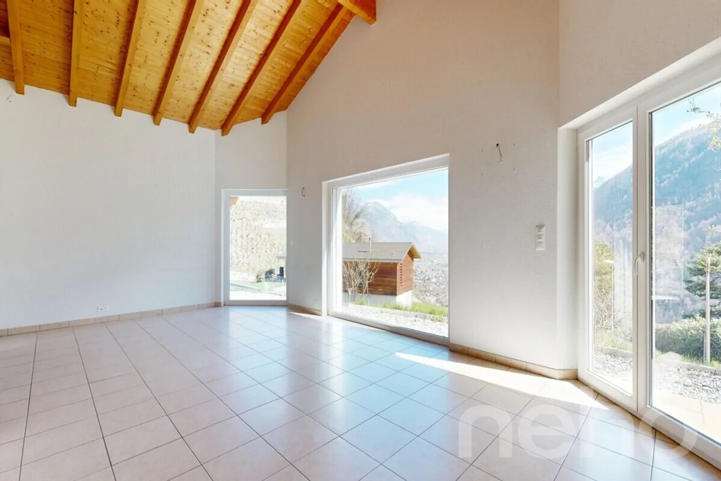 House with stunning valley view - Photo 4 of 12