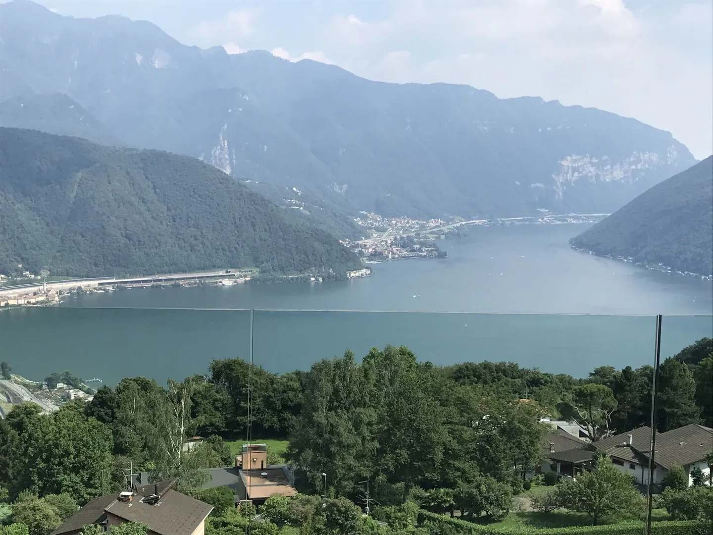 APPARTAMENTO 3.5 LOCALI CON VISTA LAGO IMPRENDIBILE - Foto 1 di 30