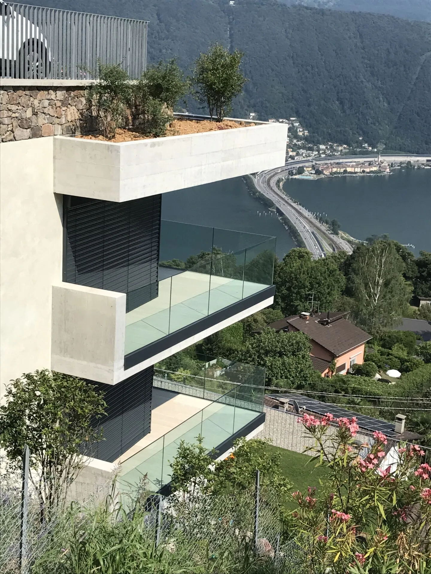 APPARTAMENTO 3.5 LOCALI CON VISTA LAGO IMPRENDIBILE - Foto 2 di 30