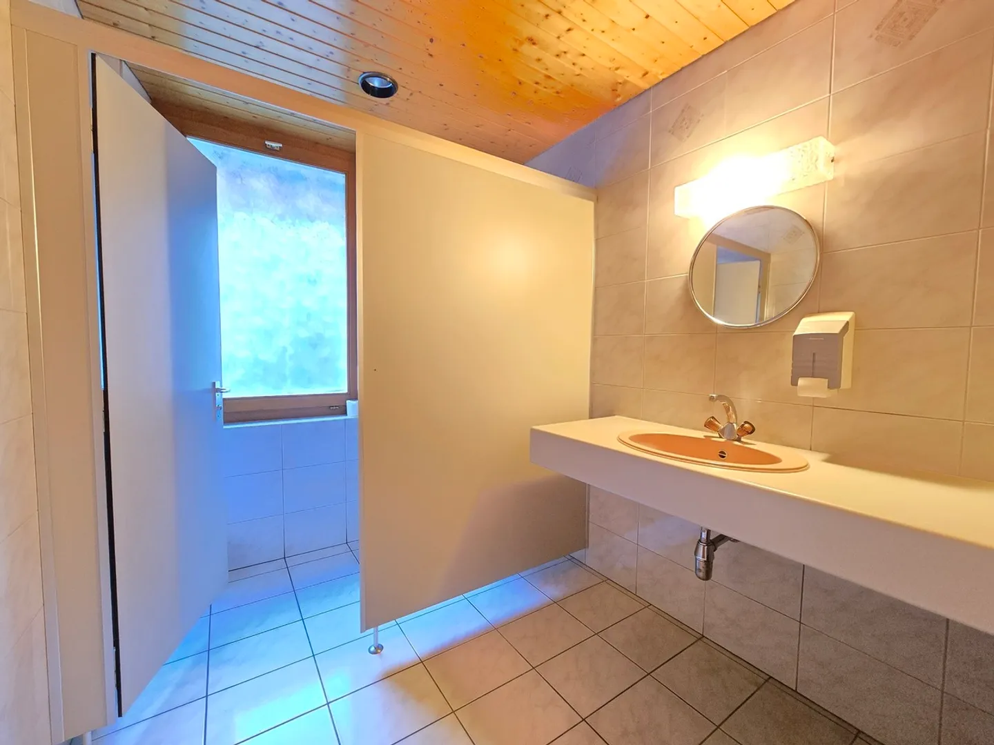 Gewerbefläche zu Vermieten - Foto 12 von 13