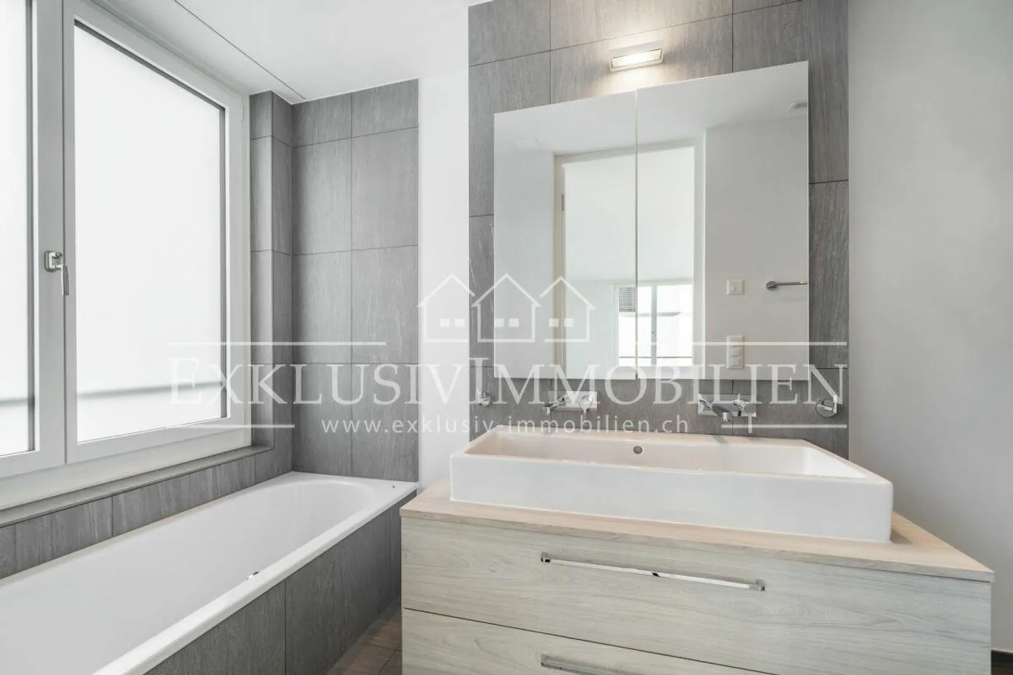 Lichtdurchflutete Wohnung mit spektakulärer Seesicht - Foto 4 von 5