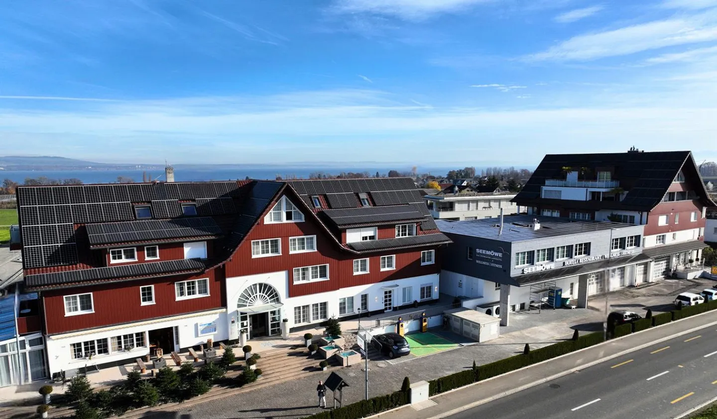 Monolocale arredato con balcone e vista lago - Foto 1 di 6