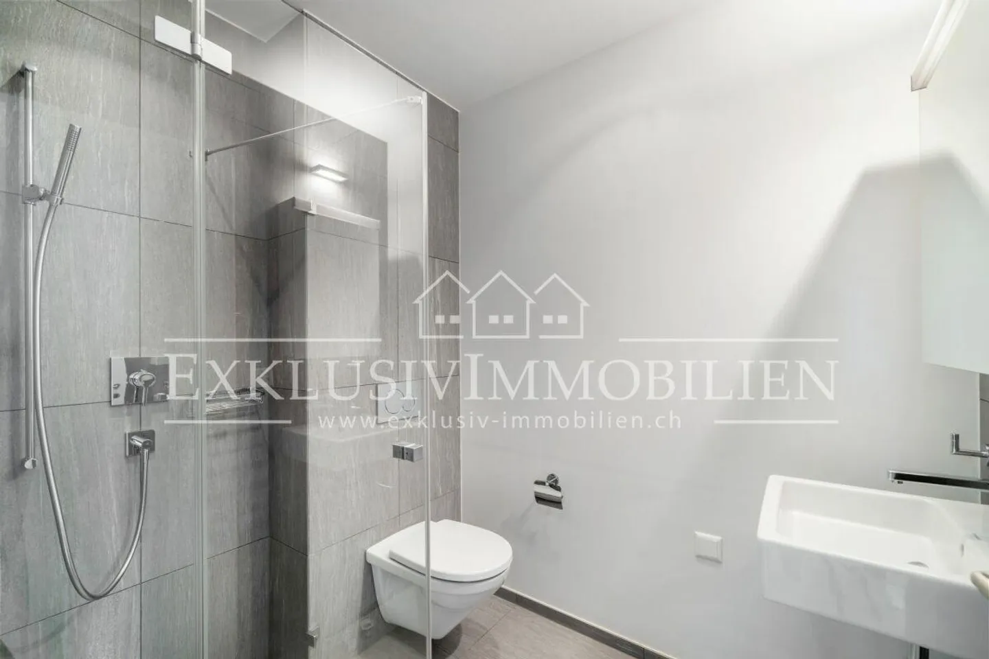Lichtdurchflutete Wohnung mit spektakulärer Seesicht - Foto 2 von 5