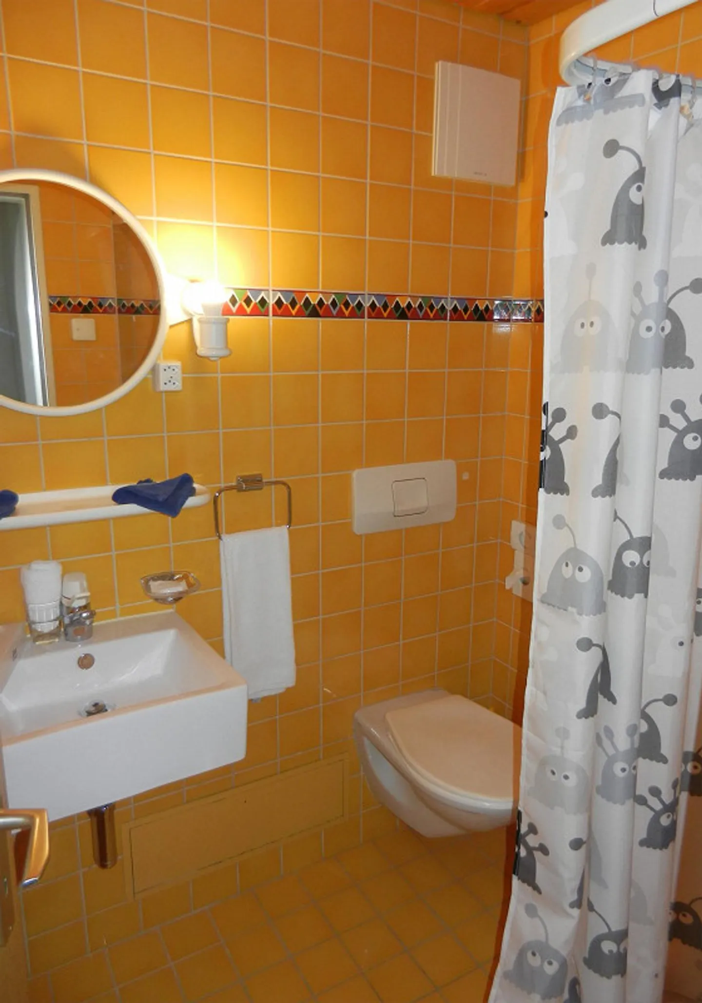 Monolocale arredato con balcone e vista lago - Foto 6 di 6