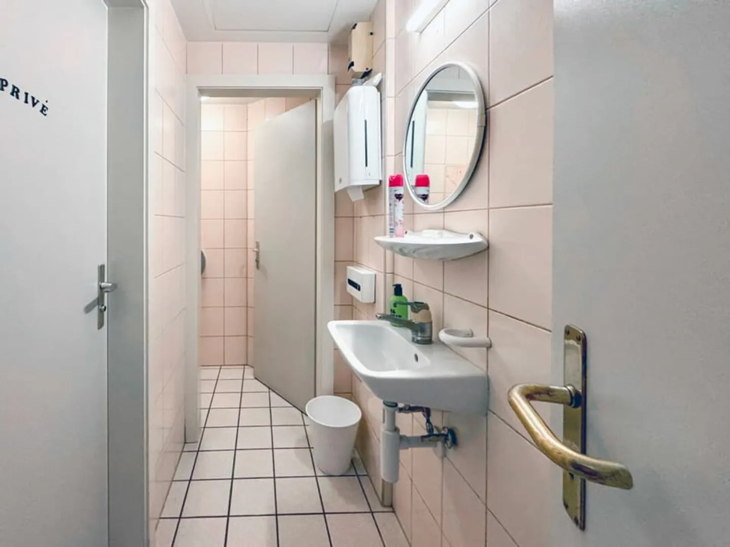 Spazio commerciale con terrazza. - Foto 5 di 6