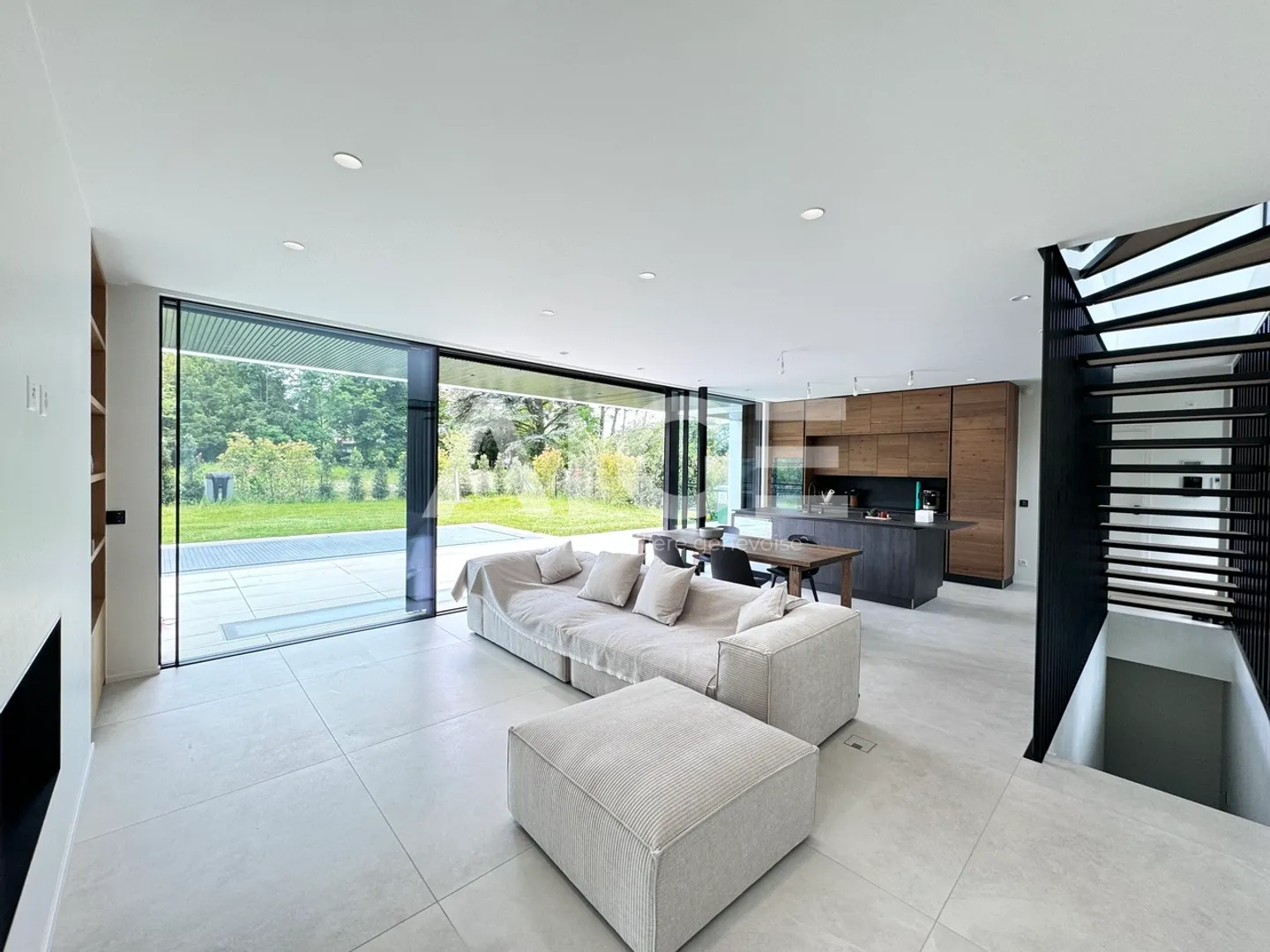 Magnifica villa contemporanea con piscina - Foto 2 di 5