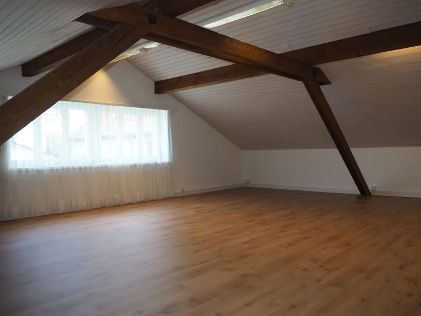 Ufficio e spazio commerciale a Schwerzenbach - disponibile dal 01.08.2026 - Foto 3 di 6