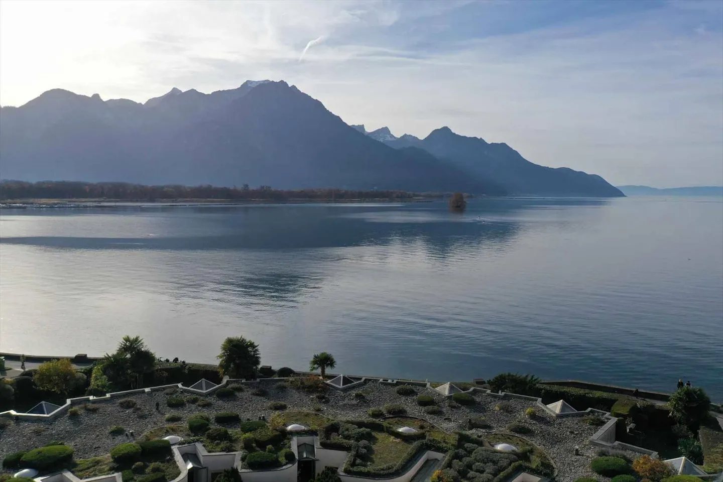 Stunning apartment on the shores of Lake Geneva with exceptional views - Photo 5 of 13
