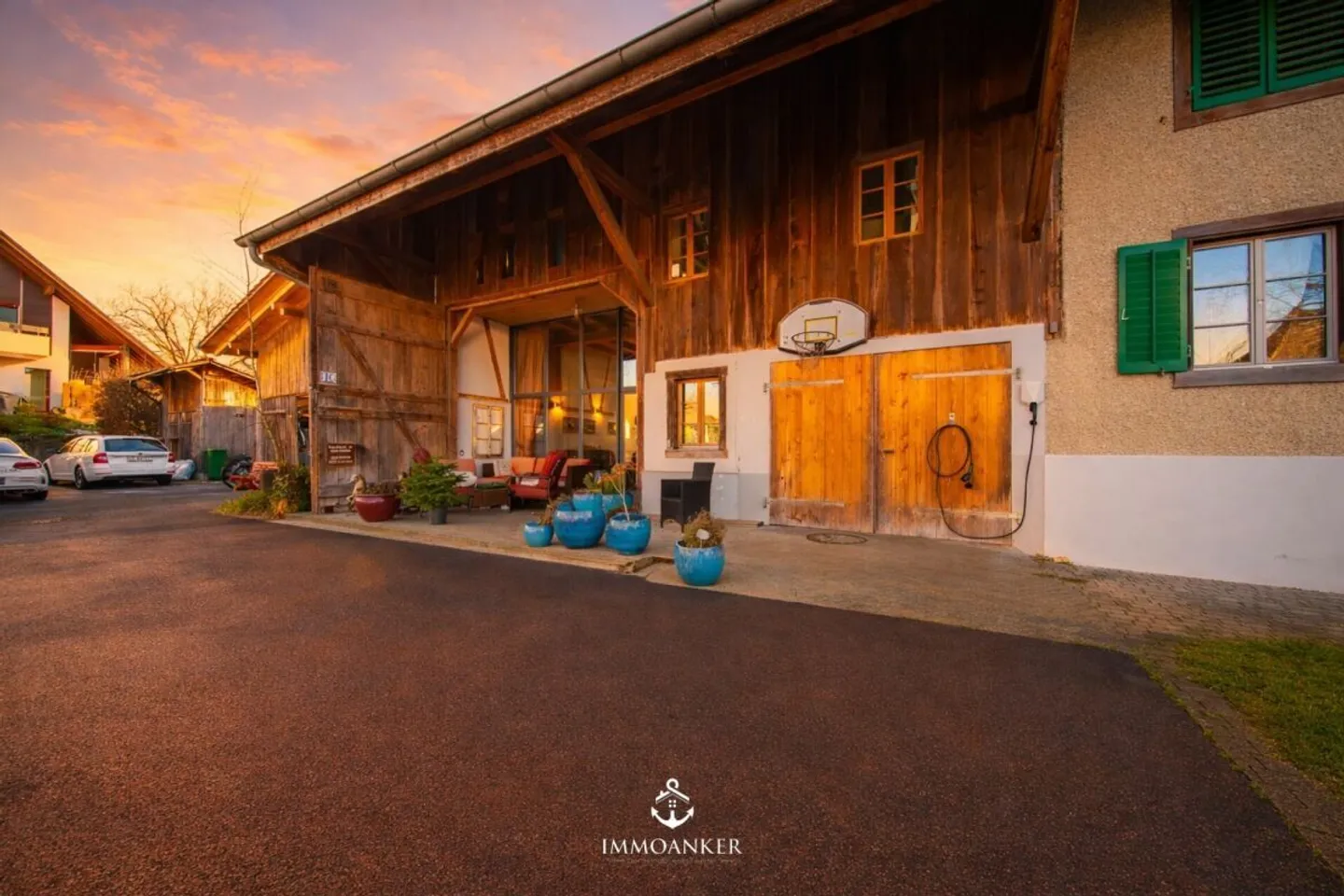 Affascinante casa a schiera di 7 stanze con 220 m² di superficie abitabile a Rickenbach ZH - Foto 1 di 12