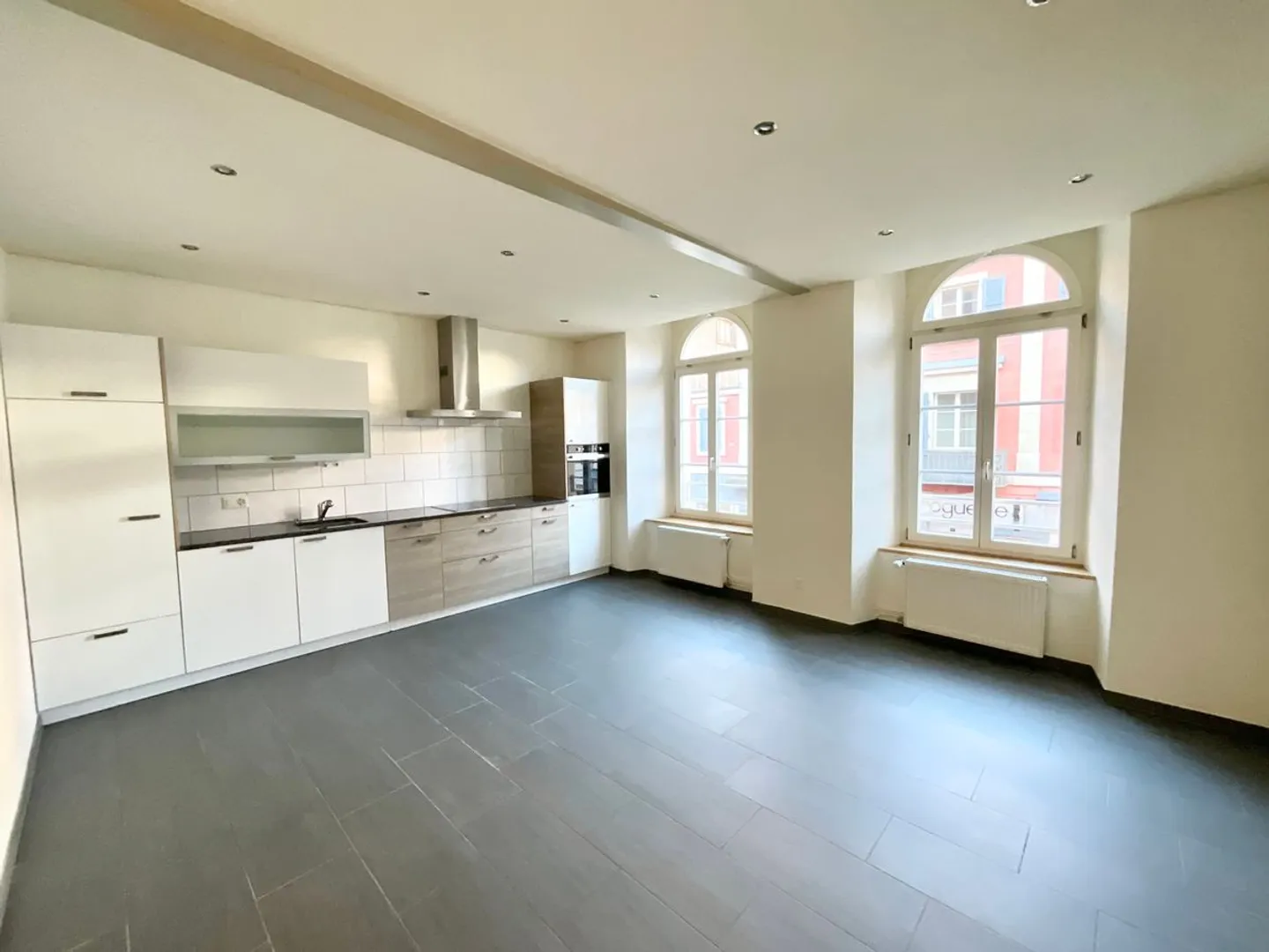 Modern 3-room apartment - Town center - Photo 2 of 8