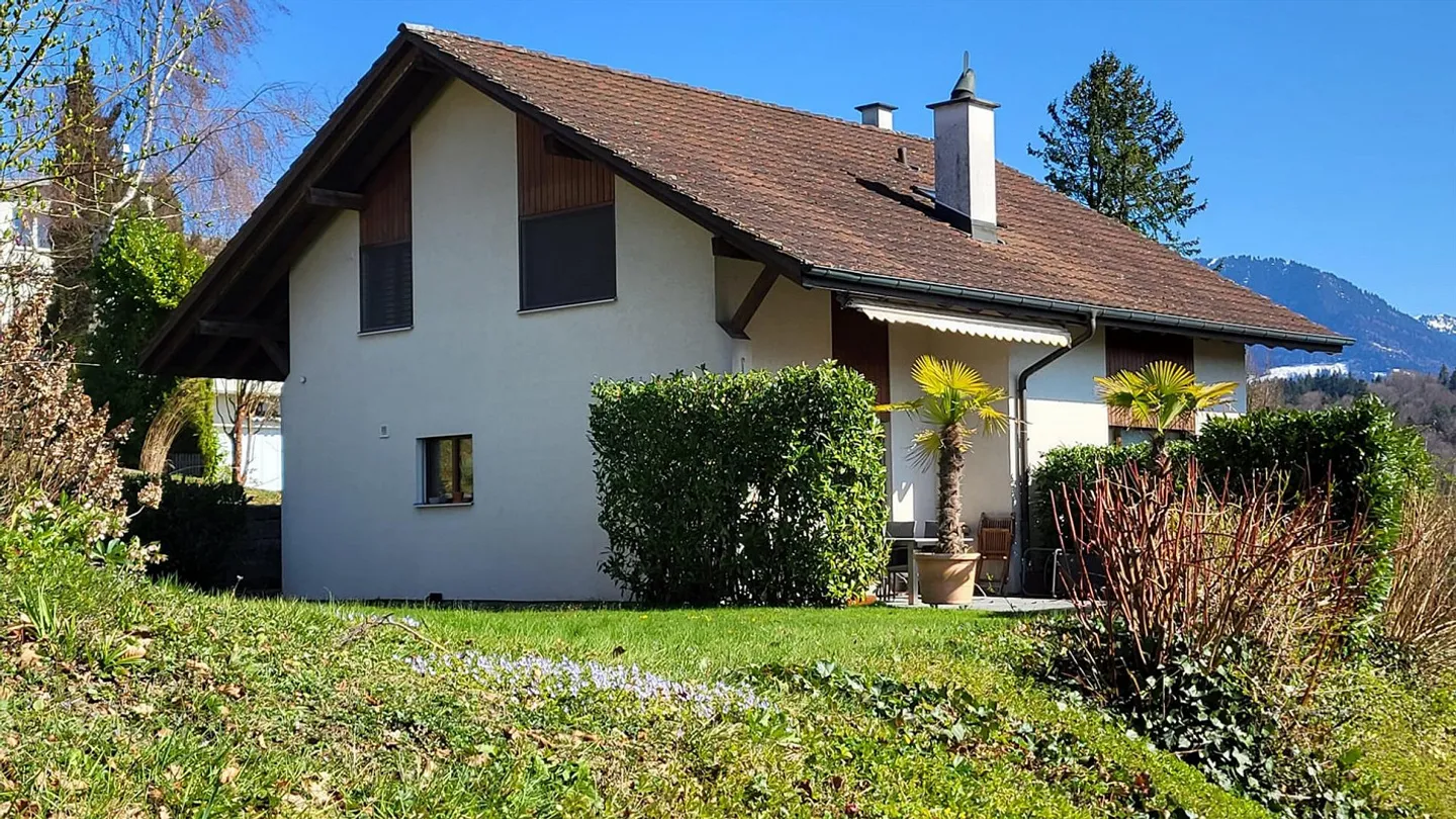 Spacious 6.5 Room House - Photo 1 of 2