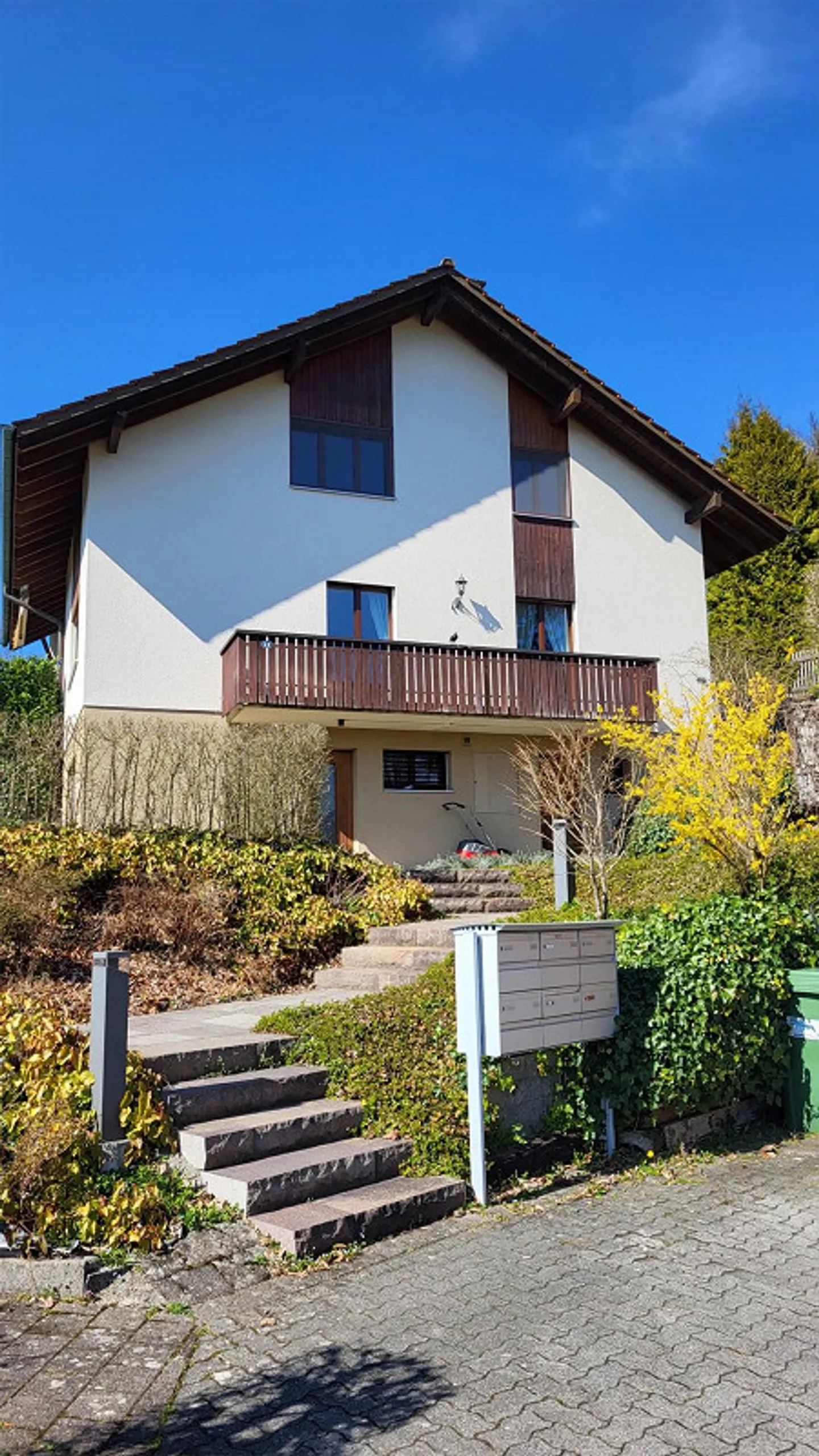 Spacious 6.5 Room House - Photo 2 of 2