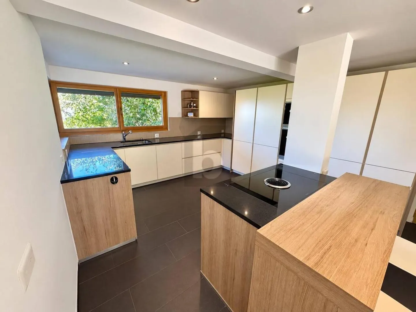 QUIET, PRIVATE, WITH A VIEW - Photo 4 of 6