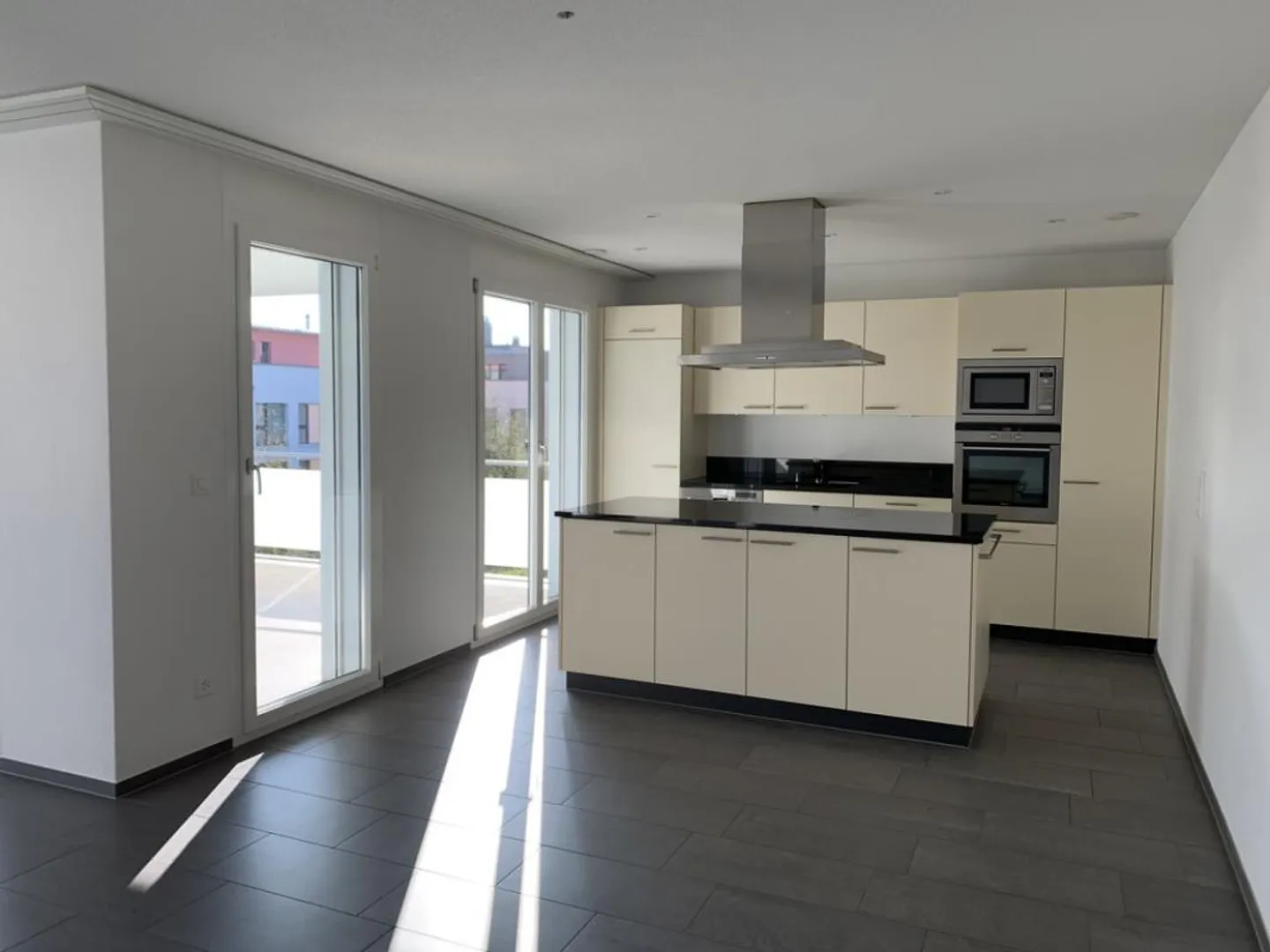 Attractive, modern with contemporary design - Photo 3 of 9