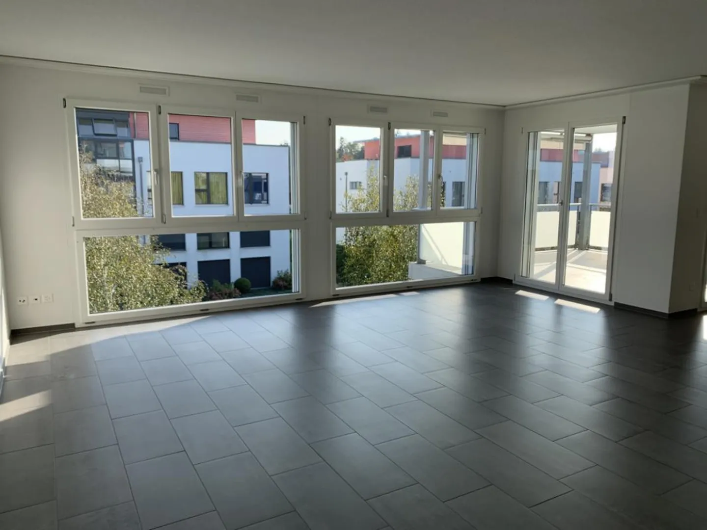 Attractive, modern with contemporary design - Photo 5 of 9