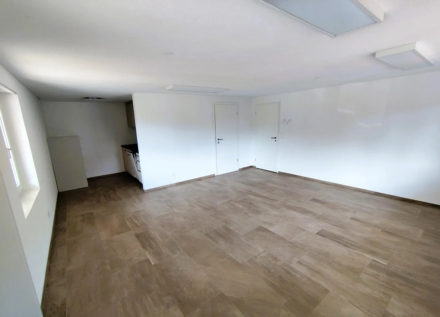 Bright studio on the ground floor with kitchen and bathroom - Photo 1 of 7