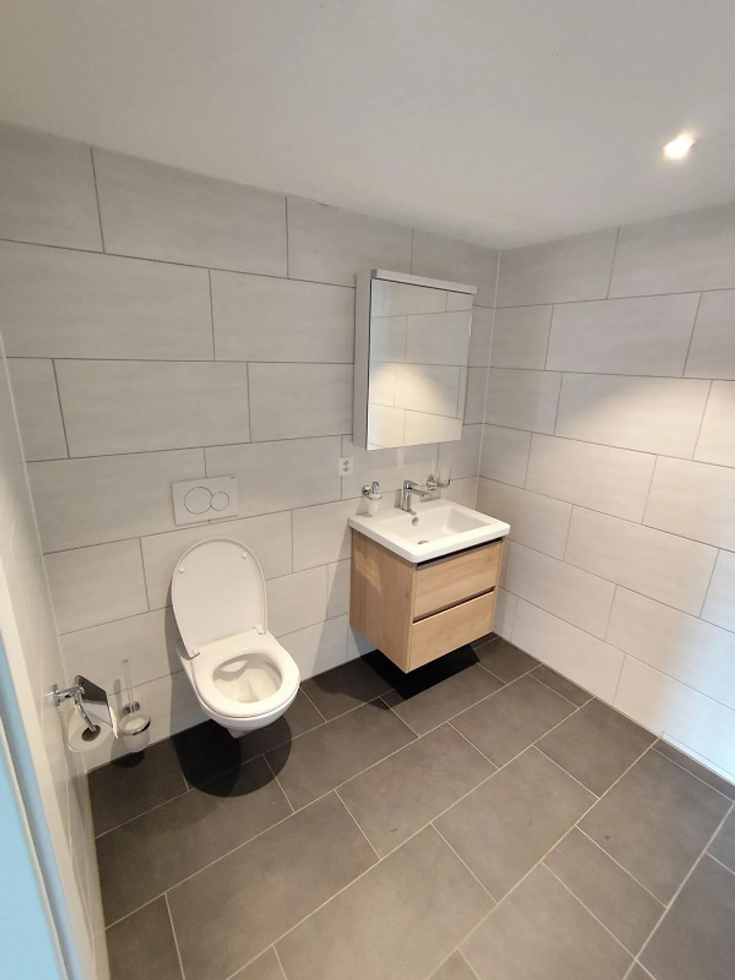 Bright studio on the ground floor with kitchen and bathroom - Photo 5 of 7