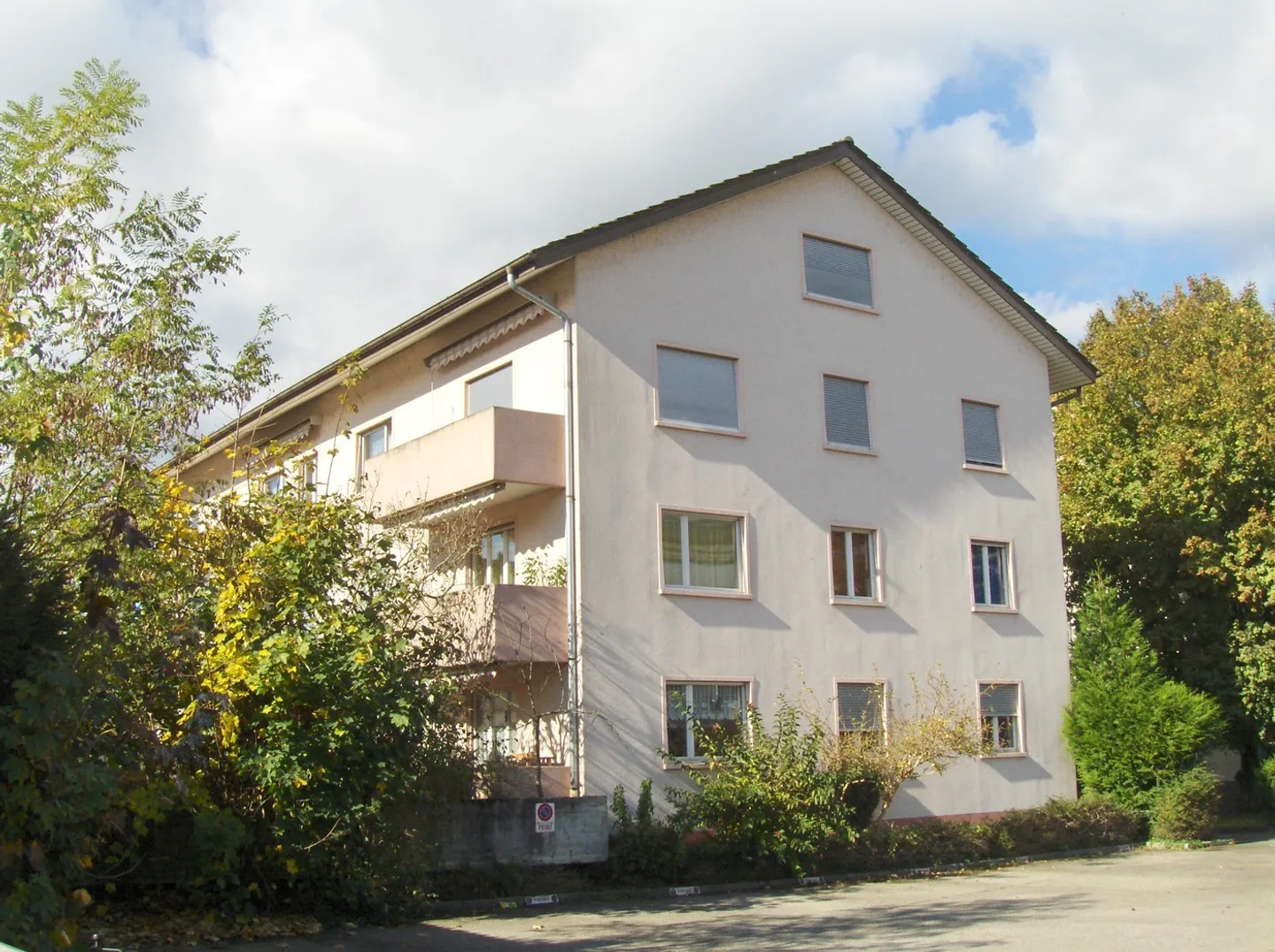 Renovated 2-room apartment in a quiet location - Photo 1 of 6