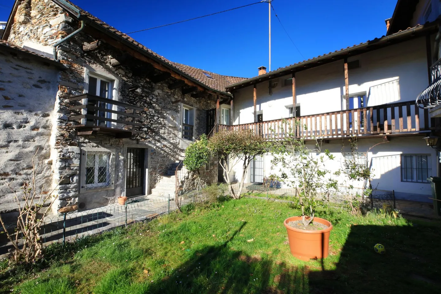 Charming single-family house in the nucleus of Arcegno also secondary residence - Photo 12 of 13
