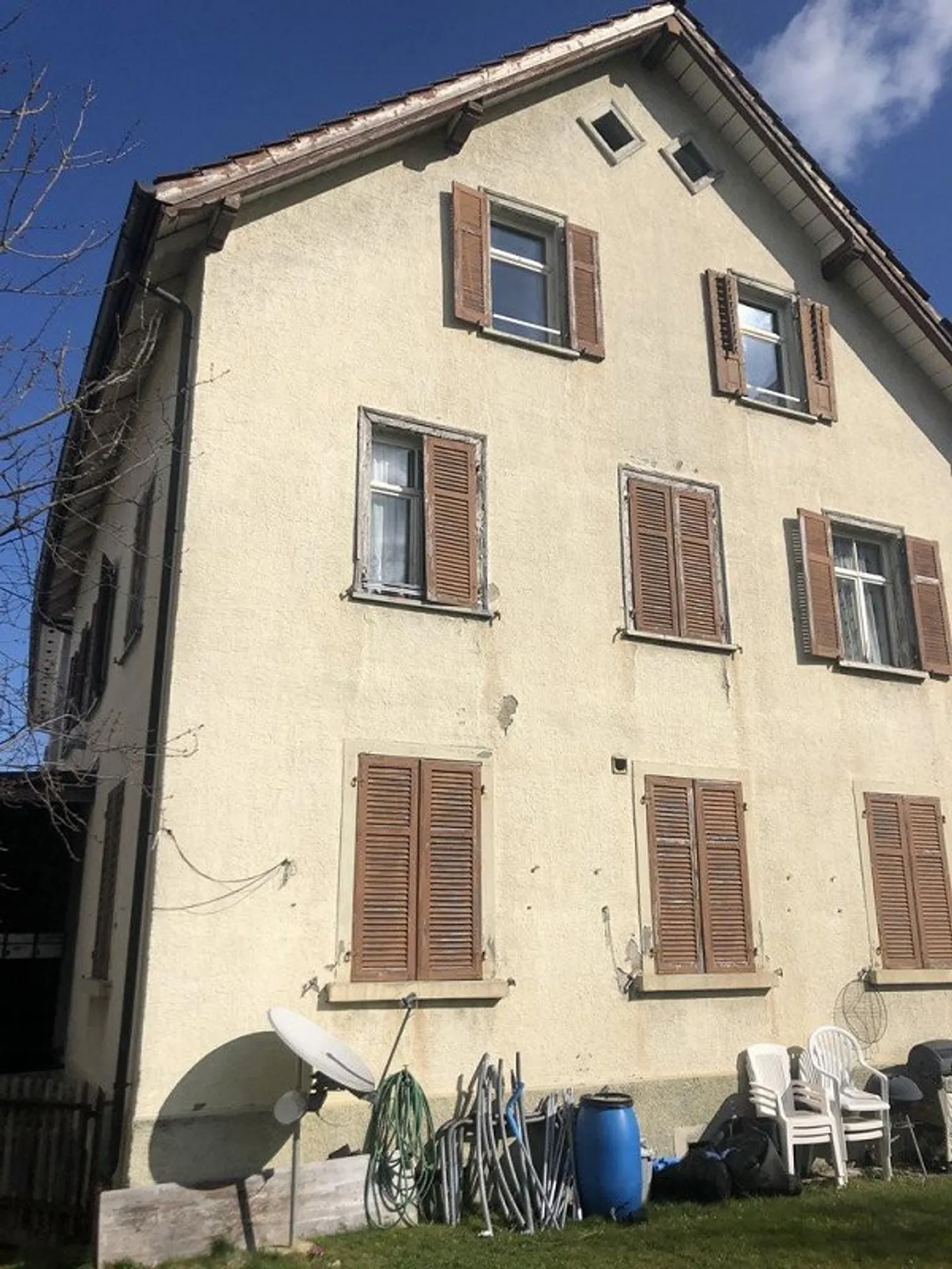 Apartment seeks single - Photo 1 of 4
