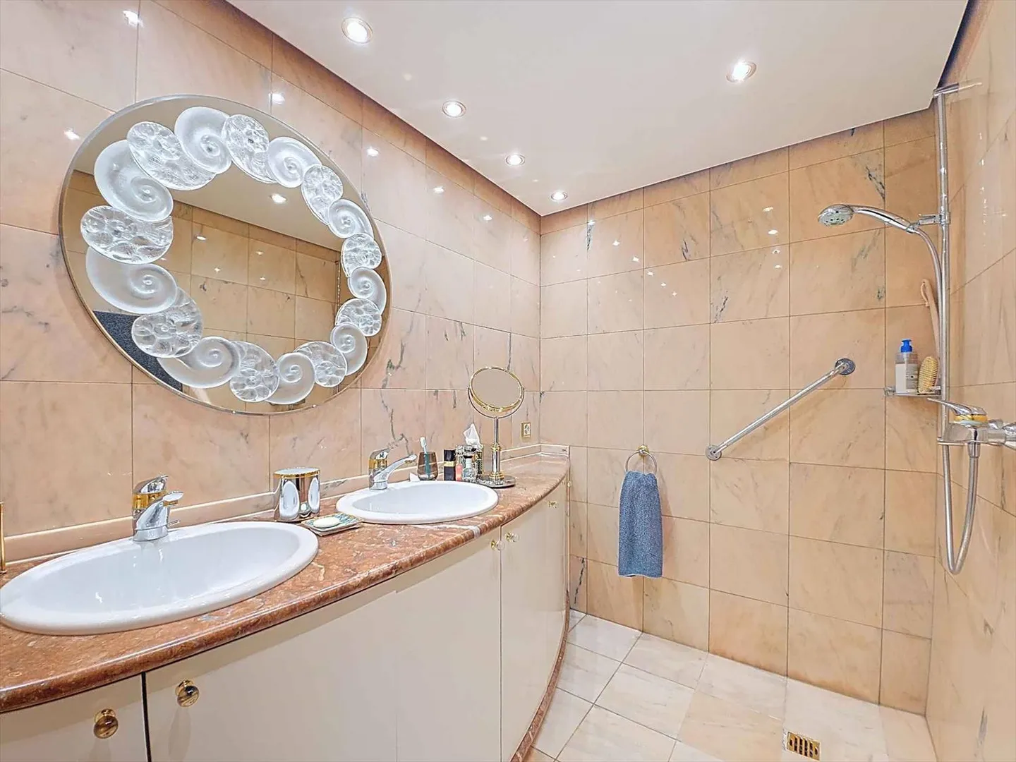 Stunning apartment on the shores of Lake Geneva with exceptional views - Photo 10 of 13