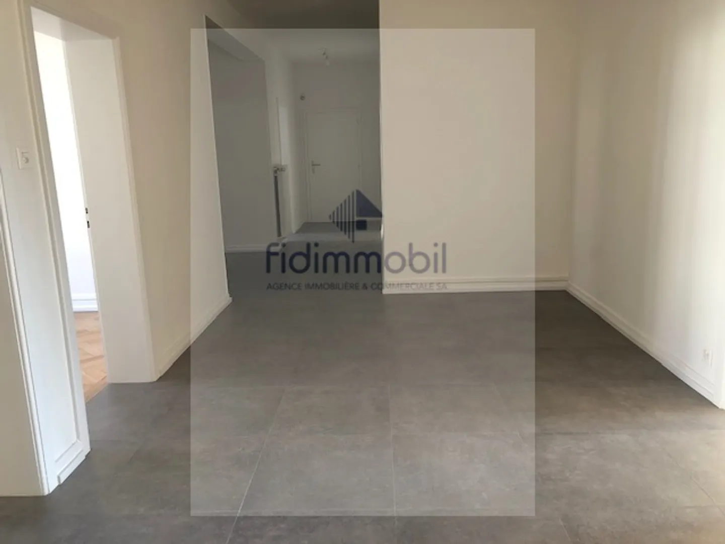 Appartement Charmant avec Balcon - Photo 5 sur 11