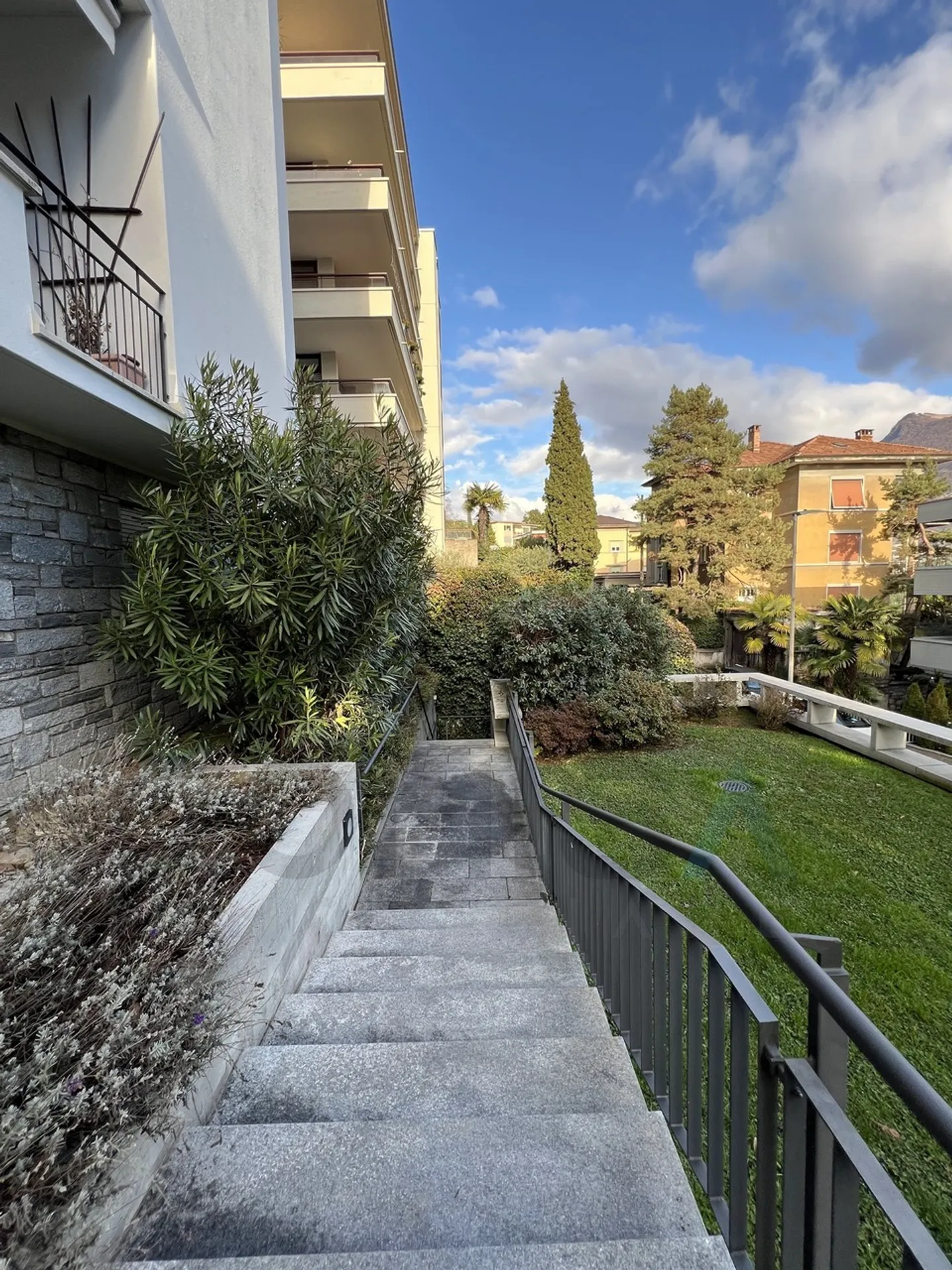 LUGANO MODERN APARTMENT 3 ROOMS A FEW STEPS FROM THE CENTER - Photo 3 of 13