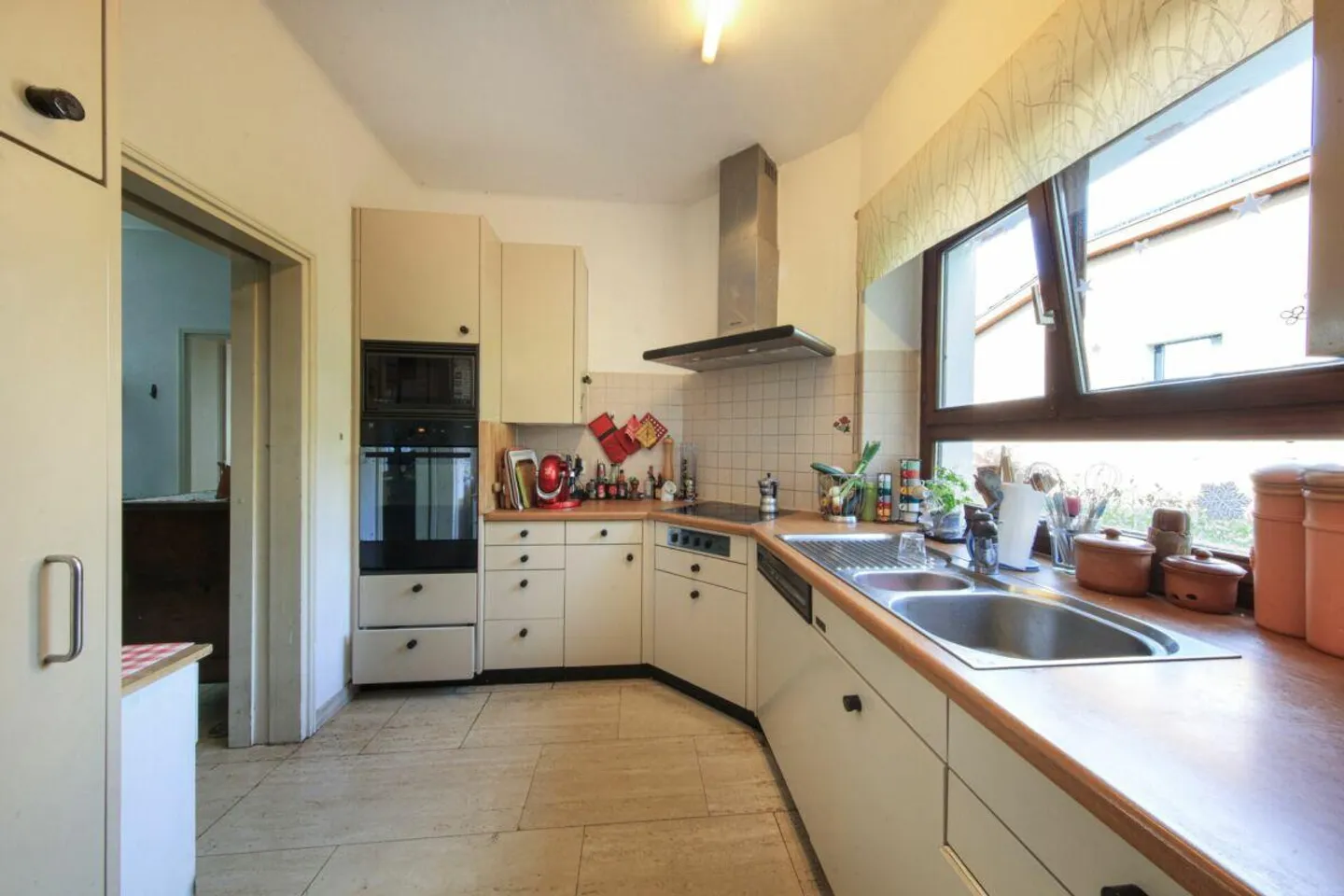 MINUSIO - Spacious Villa with Pool in an Excellent Location - Photo 10 of 30