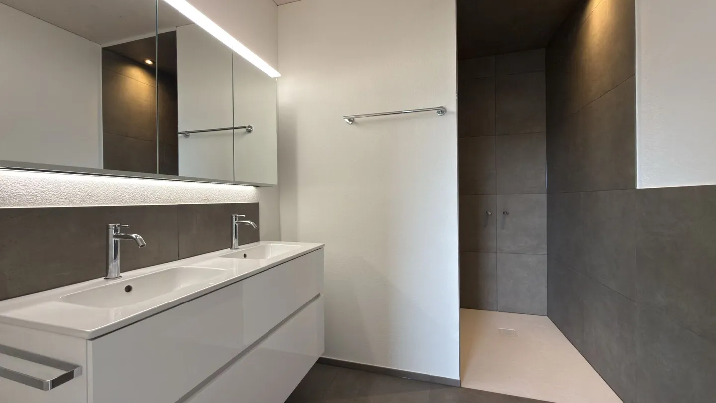 Casa a schiera di nuova costruzione con molti extra a Oberbipp - Foto 12 di 15