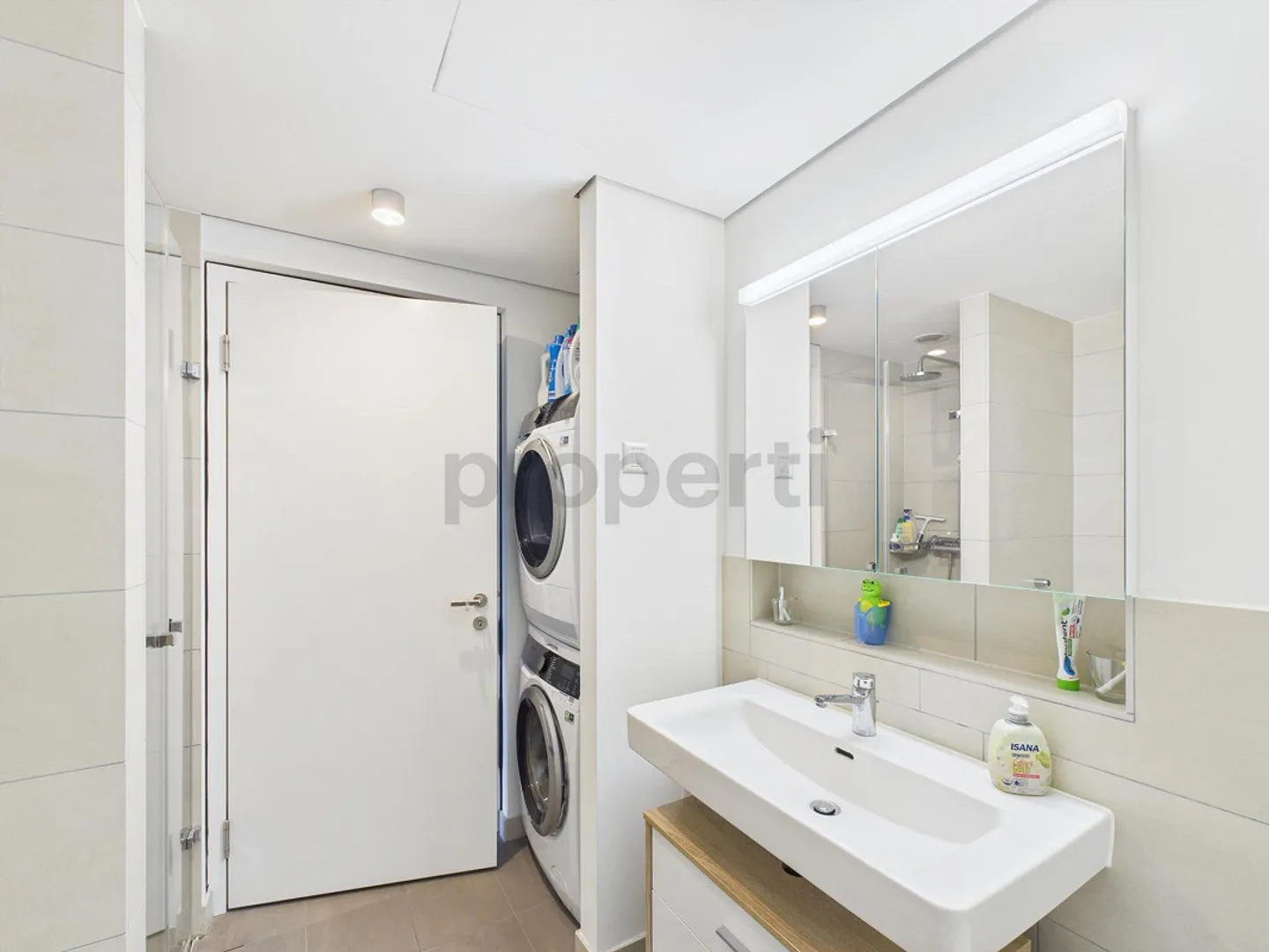 Appartamento duplex moderno di 3,5 locali con due balconi a Zurigo O... - Foto 7 di 18