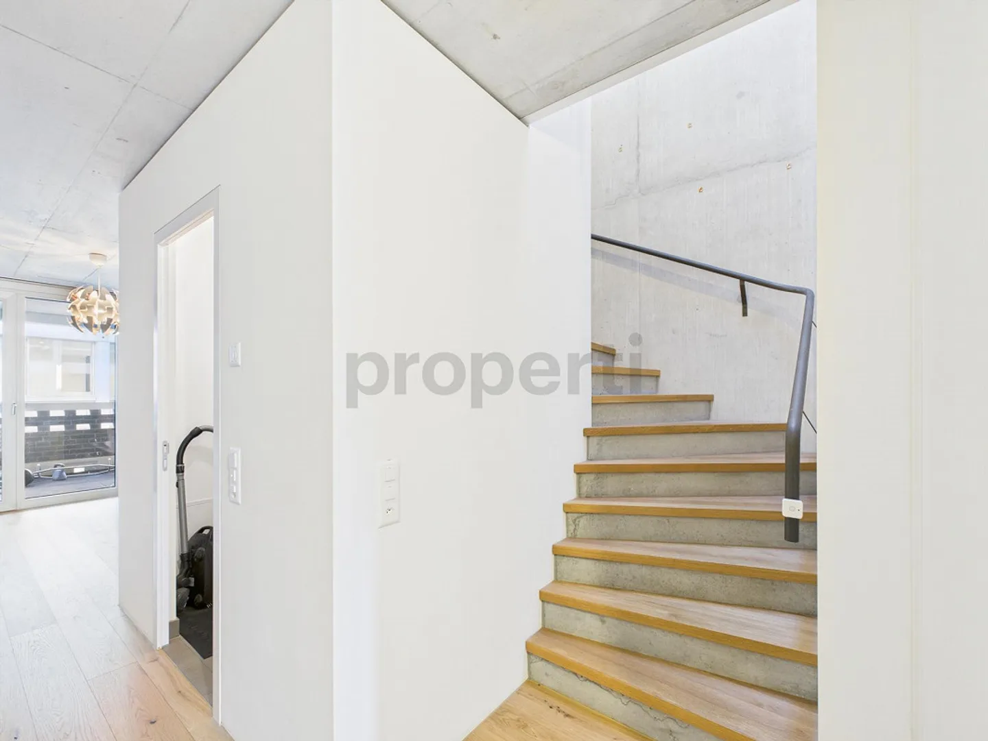 Appartamento duplex moderno di 3,5 locali con due balconi a Zurigo O... - Foto 11 di 18