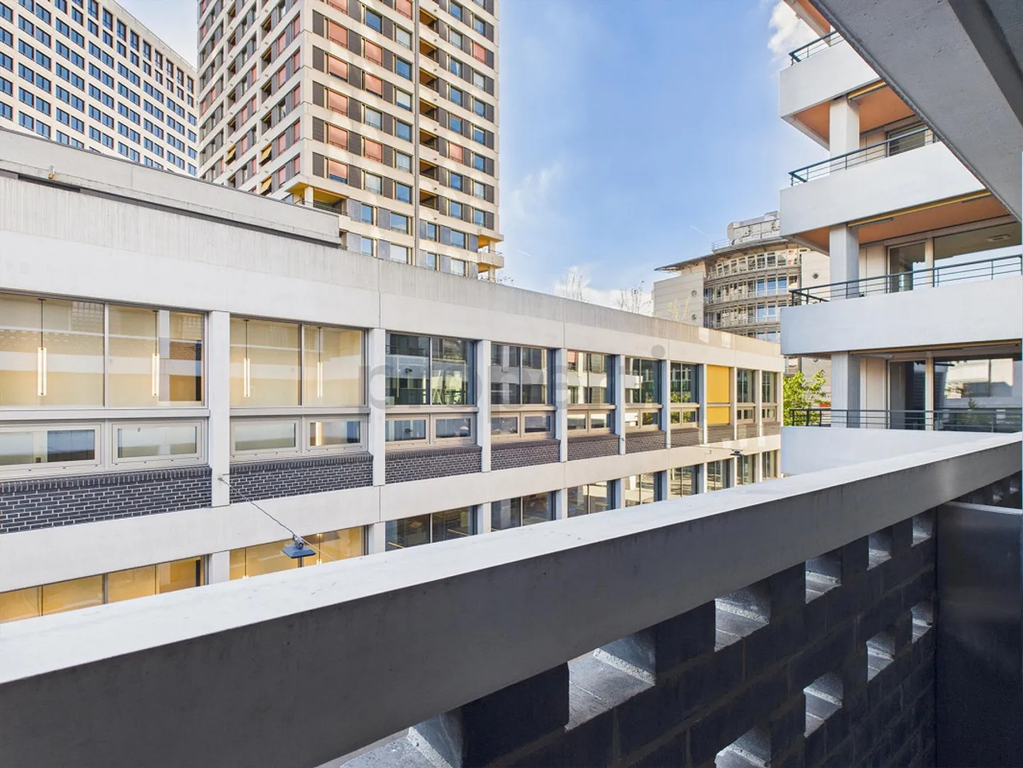 Appartamento duplex moderno di 3,5 locali con due balconi a Zurigo O... - Foto 14 di 18