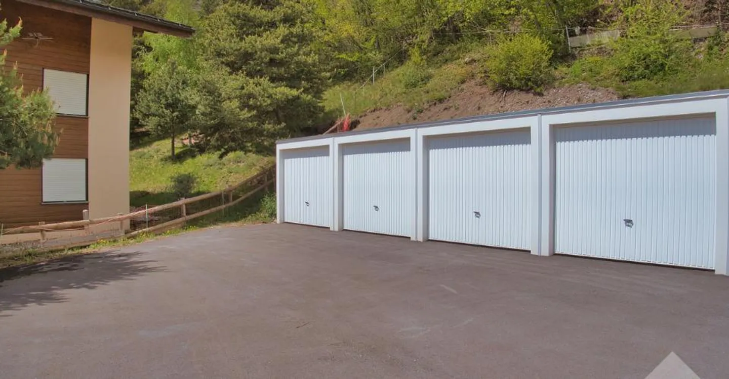 1 garage box for sale 1 km above Varen - Photo 1 of 2