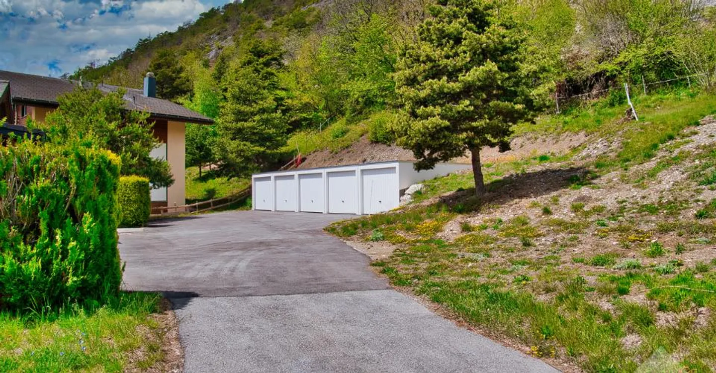 1 garage box for sale 1 km above Varen - Photo 2 of 2