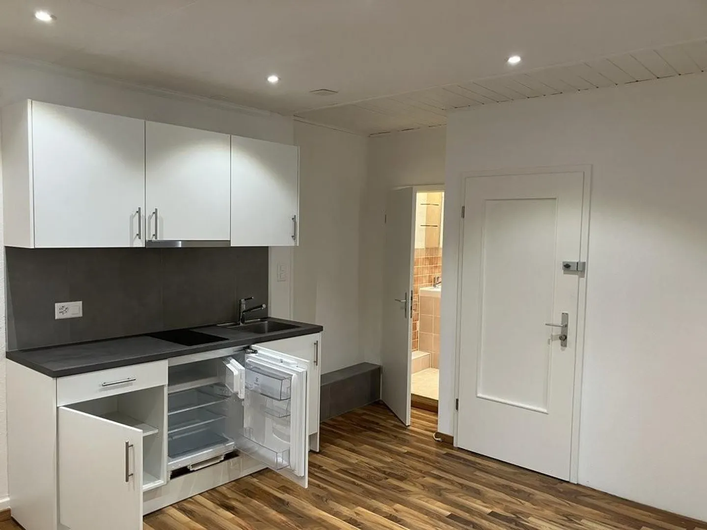 Functional studio ideally located in Nyon - Photo 1 of 4