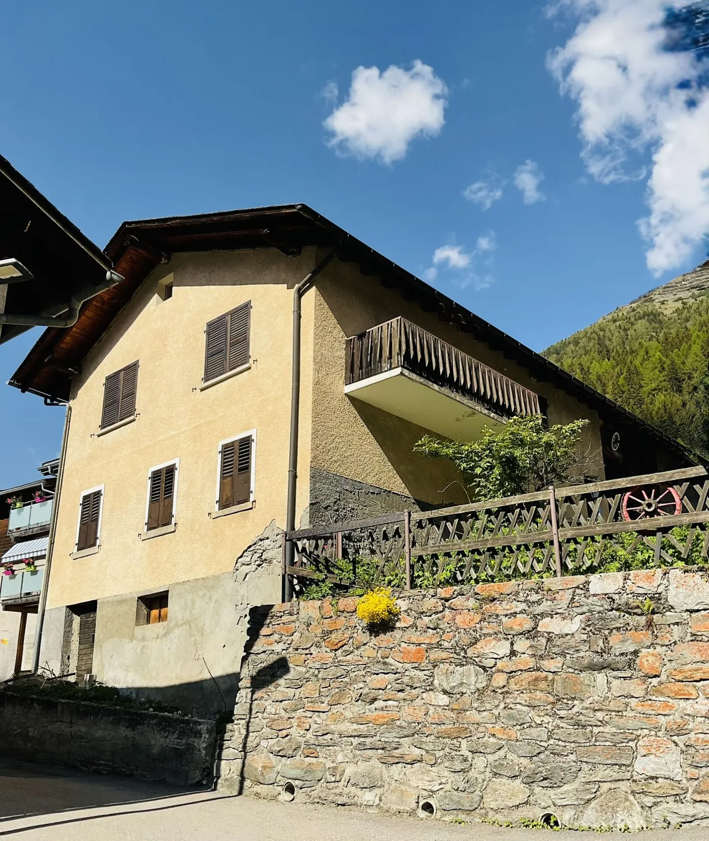 Dorfhaus mit zwei separaten Wohnungen - Foto 2 von 34
