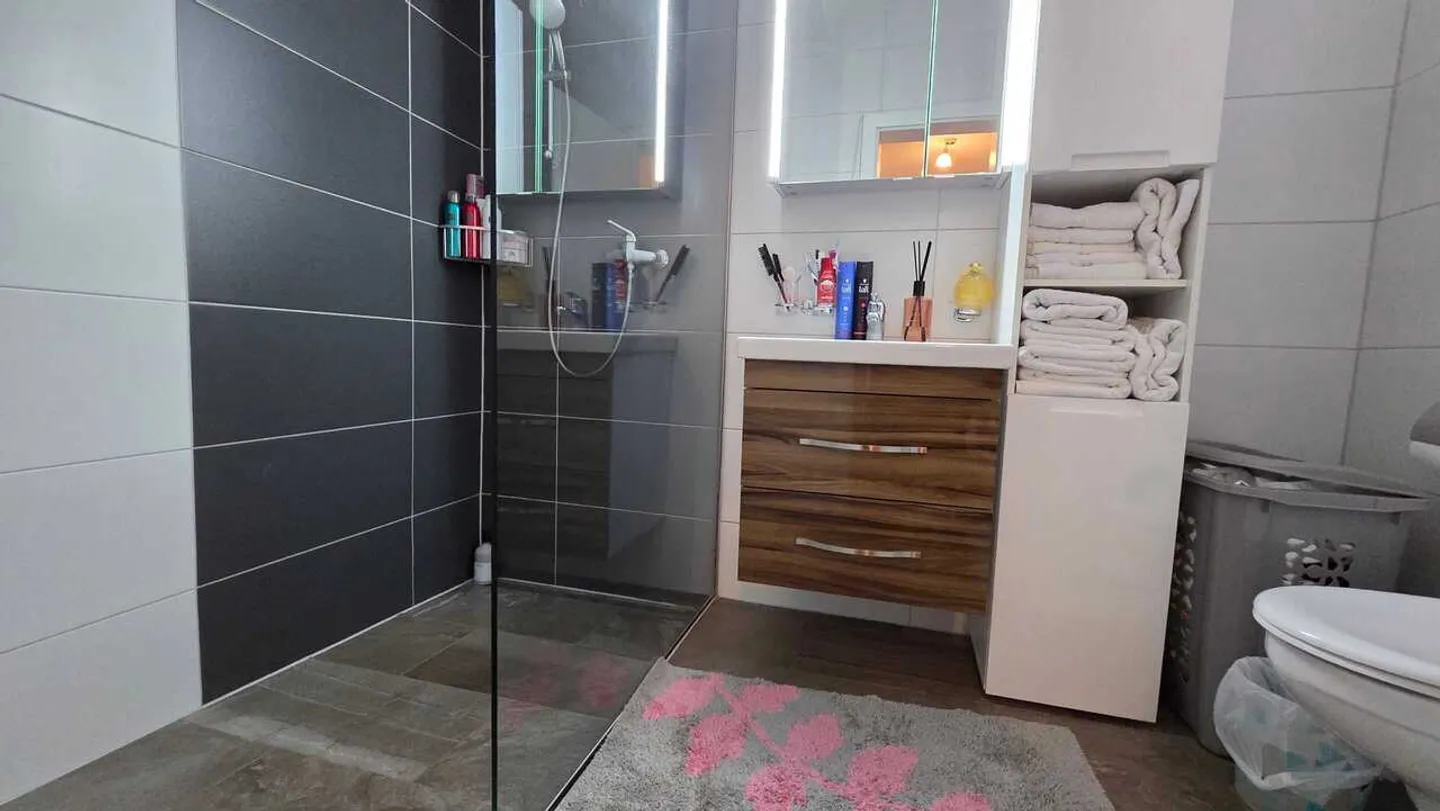 Maison de 3 familles rénovée avec un rendement de 4,6 % - Photo 4 sur 9