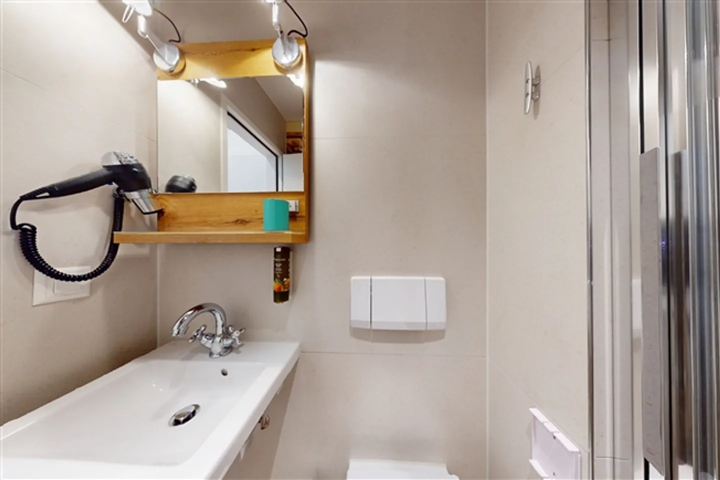 Limited Time Offer - Cozy Single Room at Hotel Alpenblick, Bern! - Photo 4 of 5